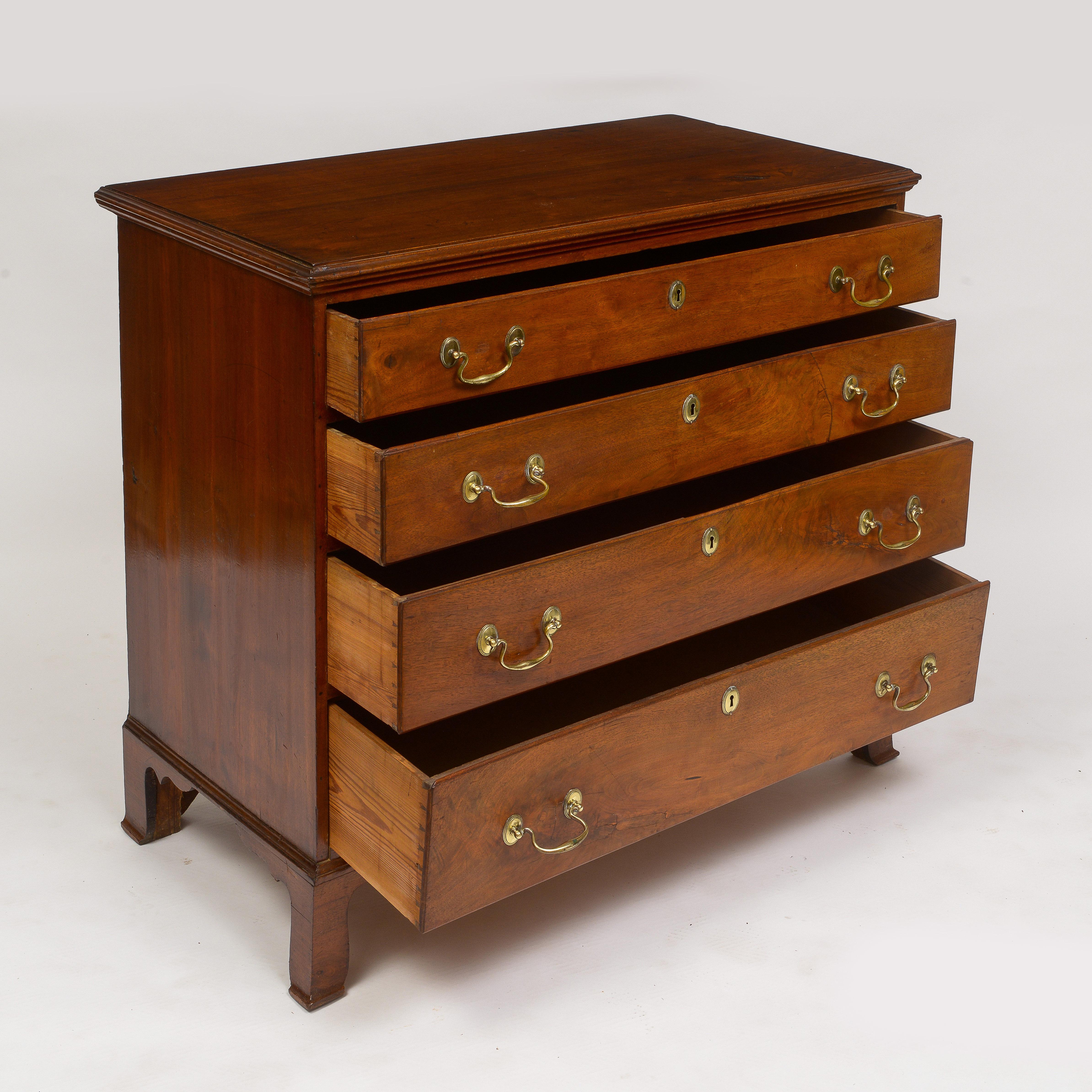 Late 18th Century American Walnut Chest of Drawers For Sale 2