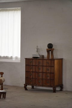 Late 18th Century, Antique Baroque Oak Chest of Drawers with Cabriole Legs