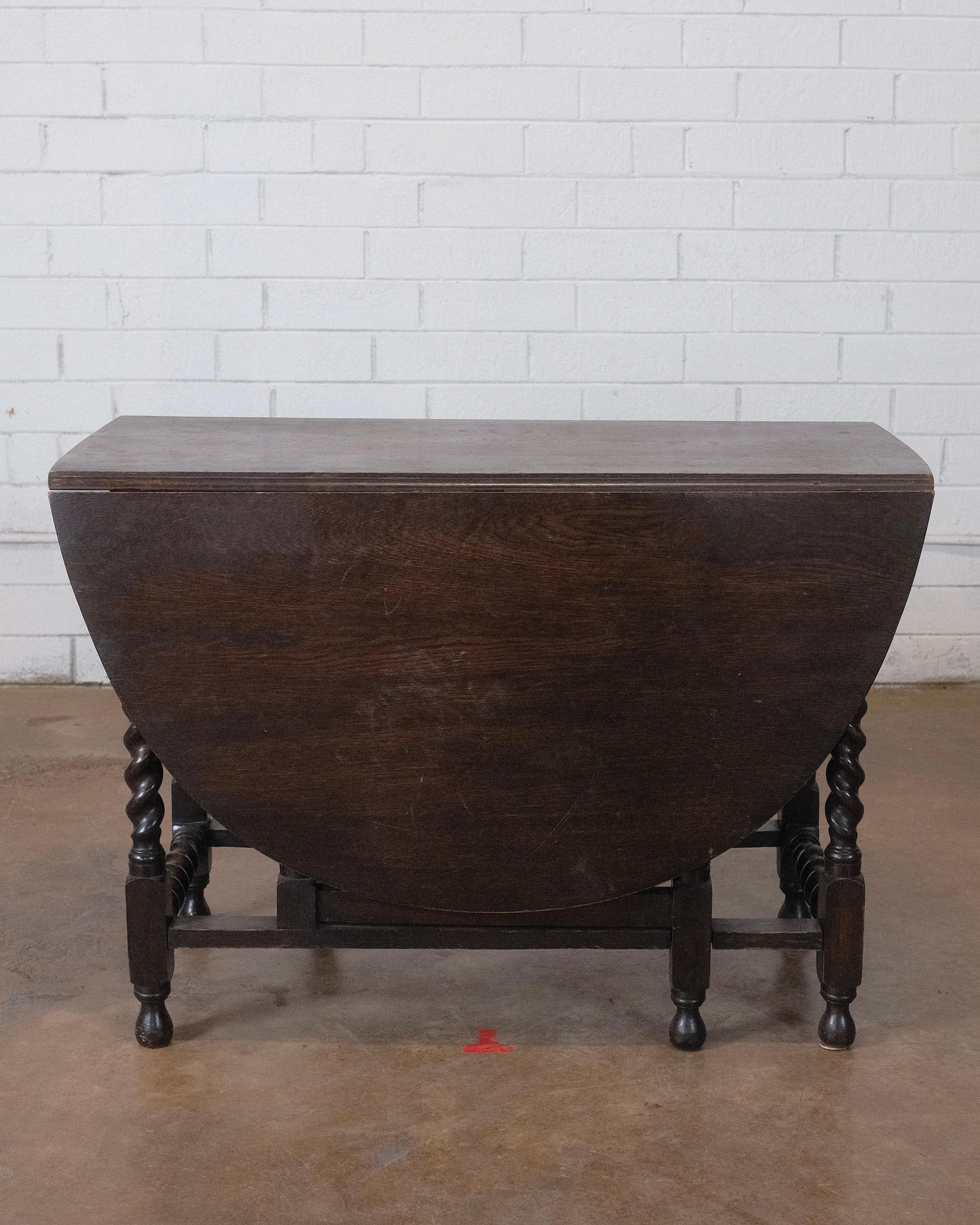 Fin du 18e siècle, table ancienne en chêne Oak Oak Twist Gate Leg Bon état - En vente à High Point, NC