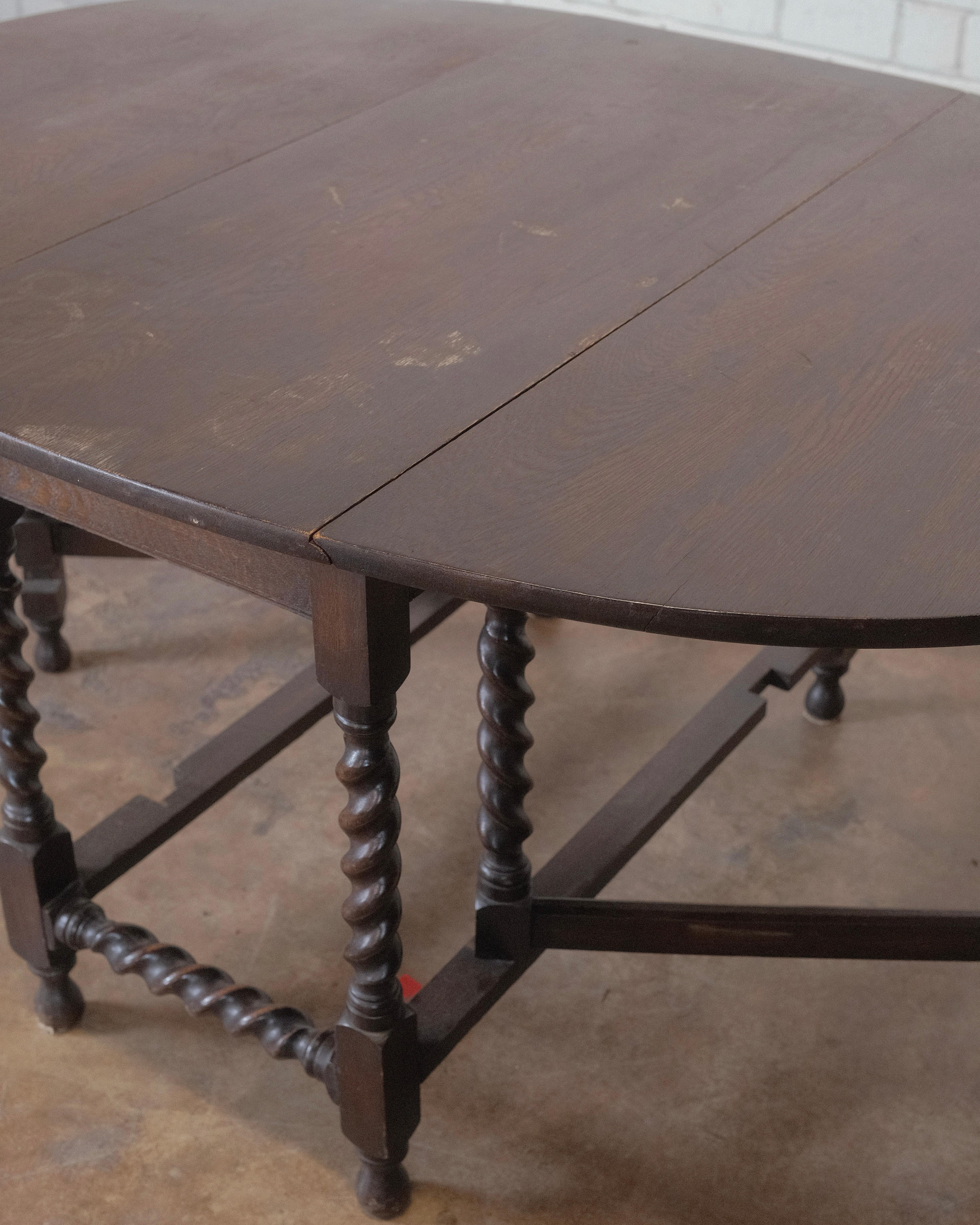XVIIIe siècle Fin du 18e siècle, table ancienne en chêne Oak Oak Twist Gate Leg en vente