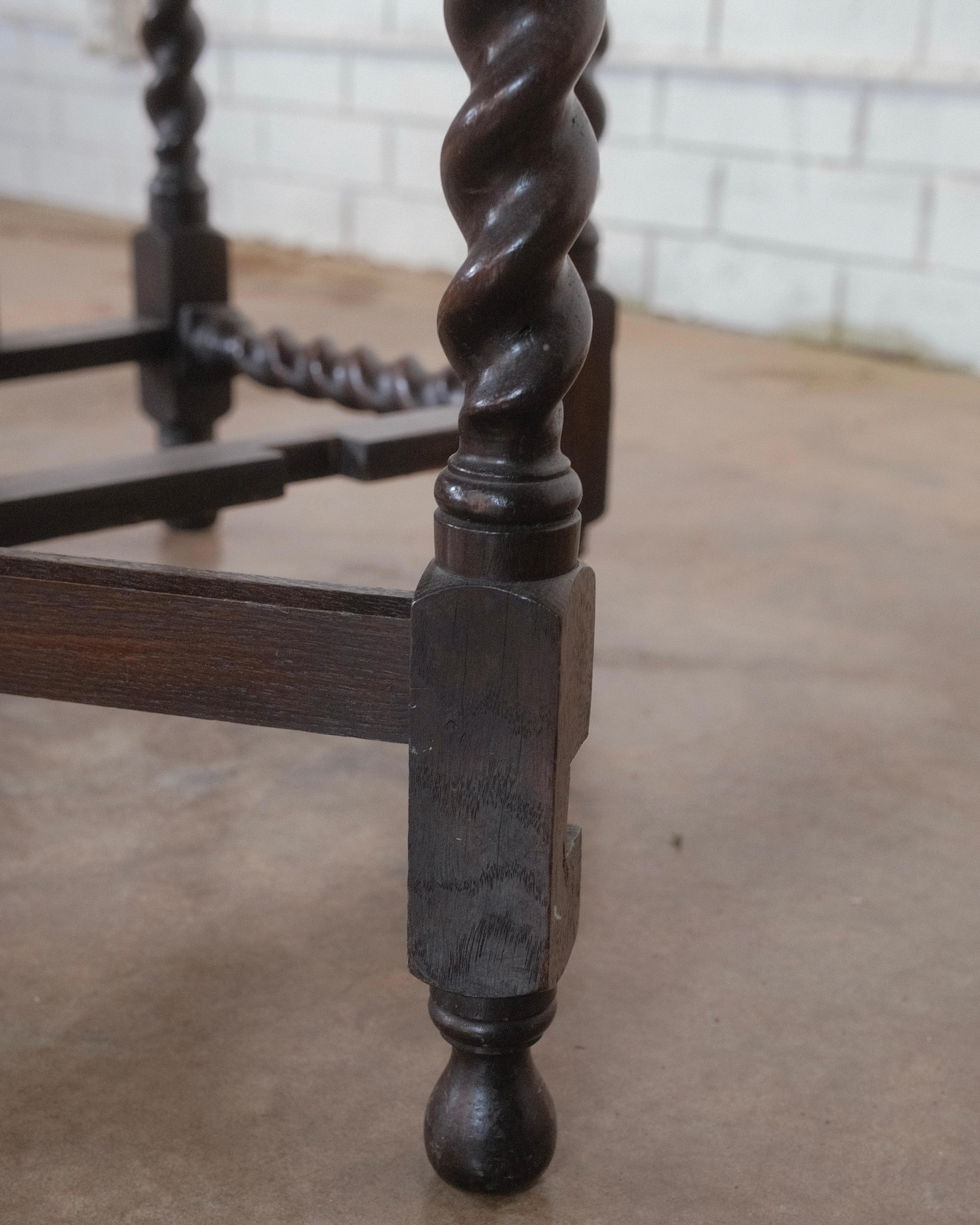 Late 18th Century Antique English Oak Barley Twist Gate Leg Table For Sale 3