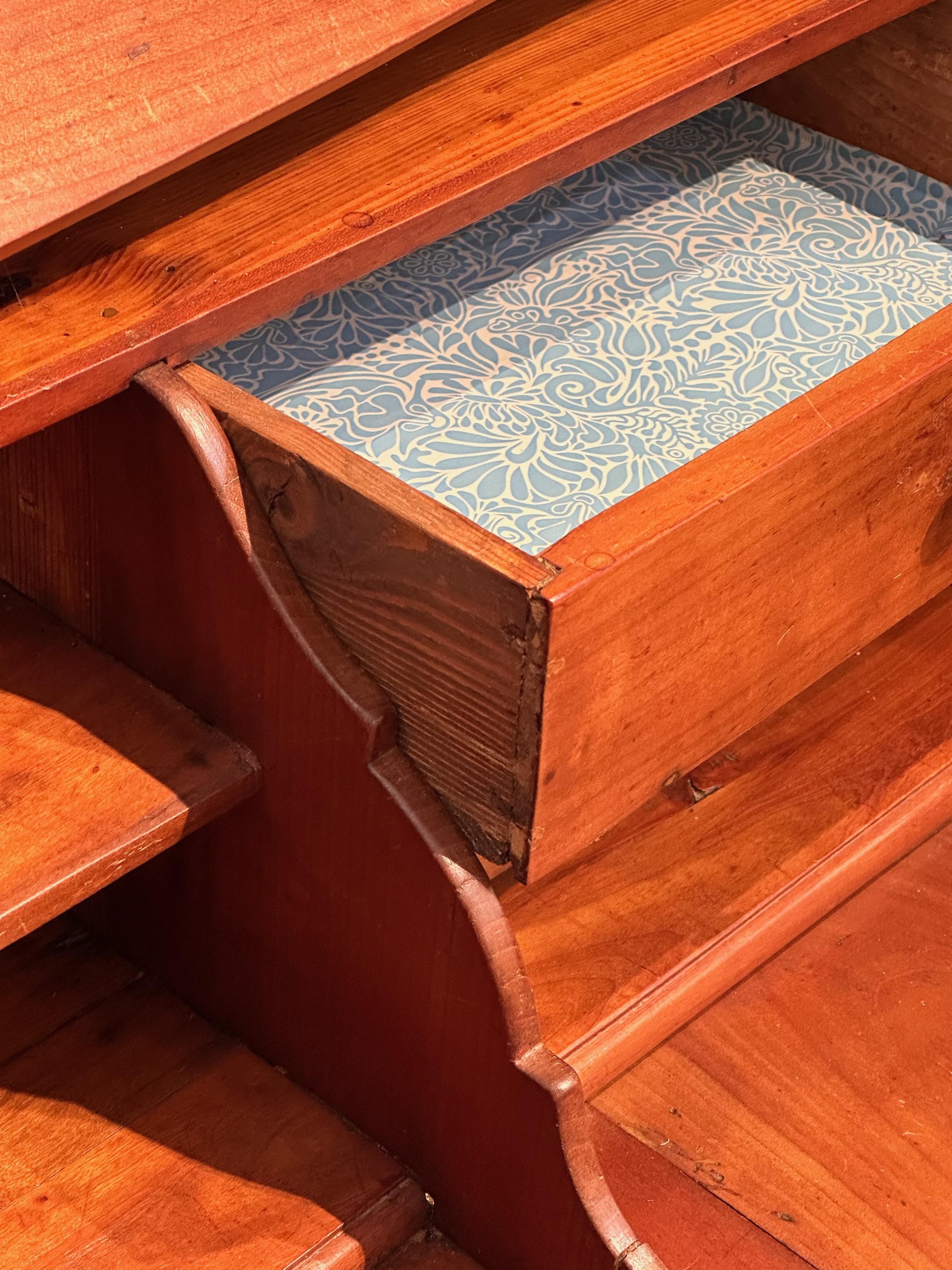 Antiker französischer Schreibtisch aus dem späten 18. im Zustand „Gut“ im Angebot in Charlottesville, VA