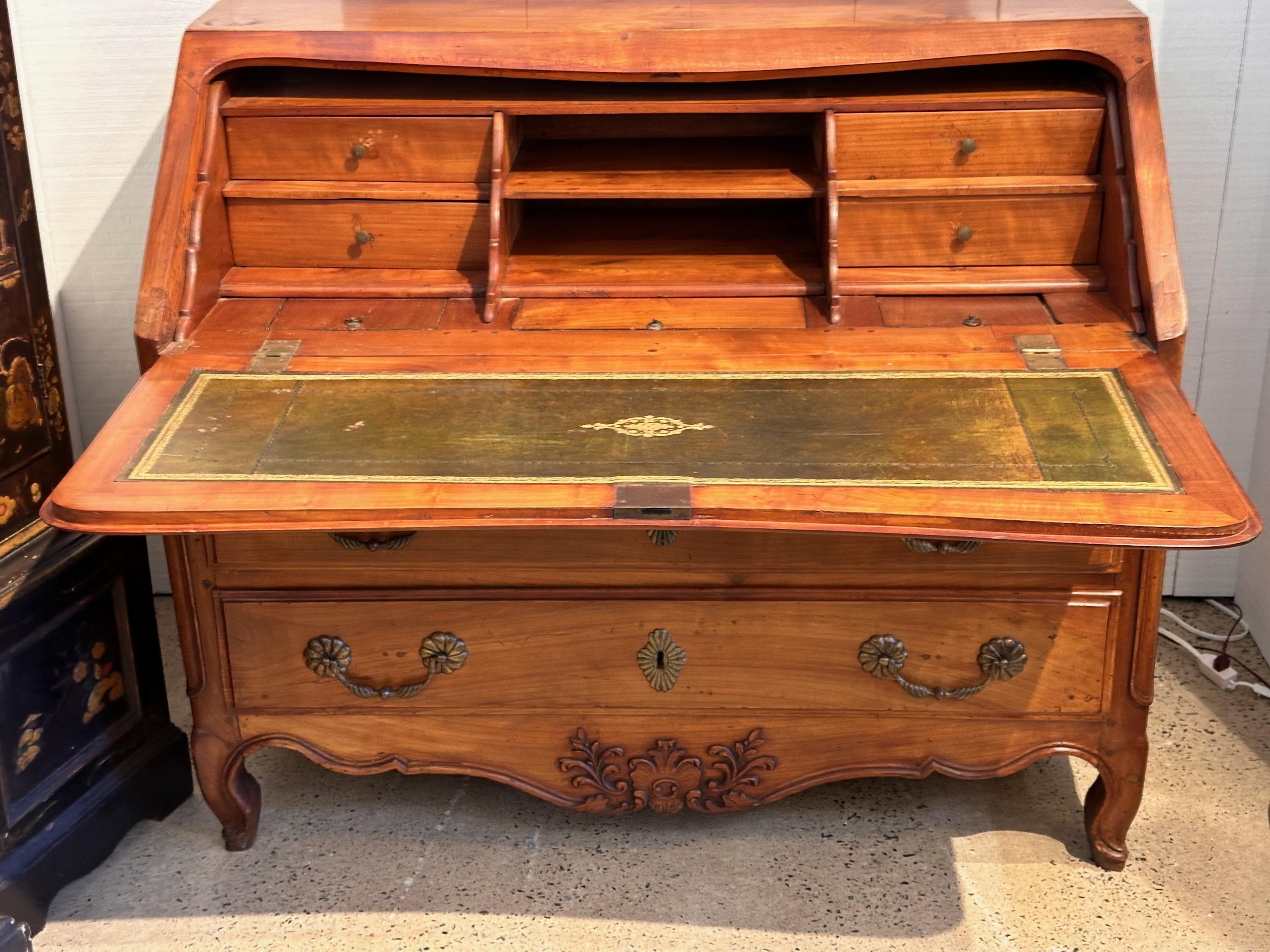 Late 18th Century Antique French Desk For Sale 3