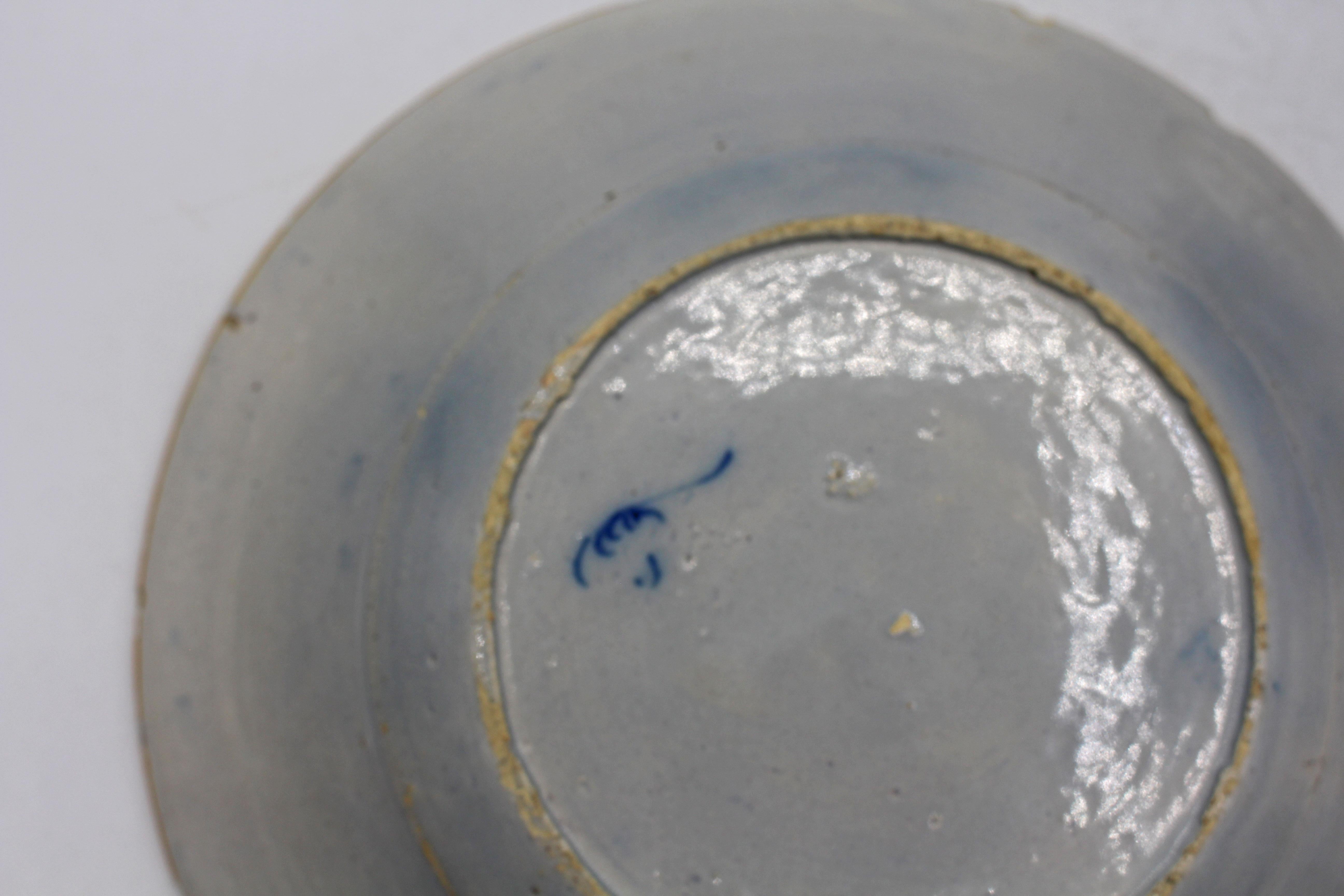 Late 18th Century Associated Pair of Delft Plates with Peacock Feather Design in vendita 3