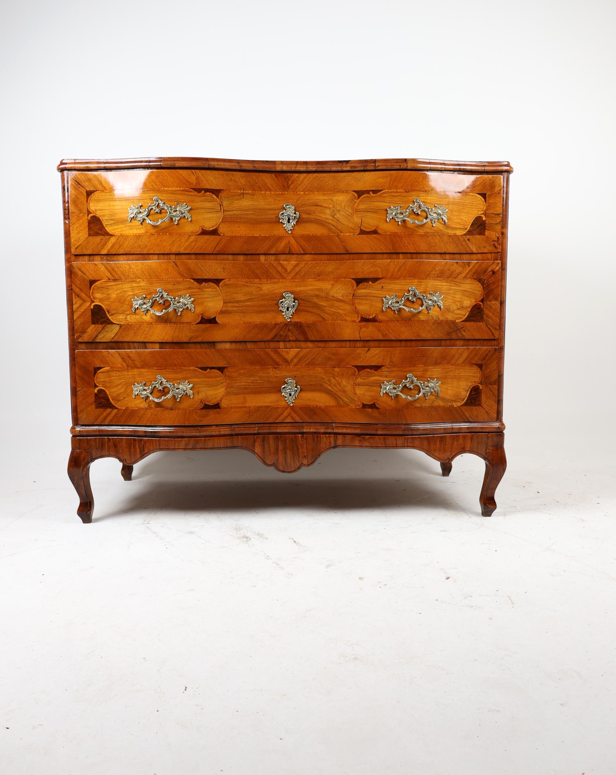 Polished Late 18th Century Baroque Commode with Burl Walnut For Sale