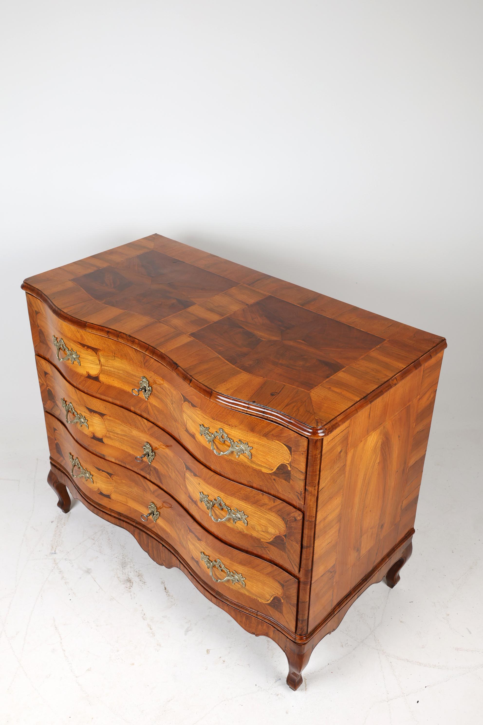 Late 18th Century Baroque Commode with Burl Walnut For Sale 1