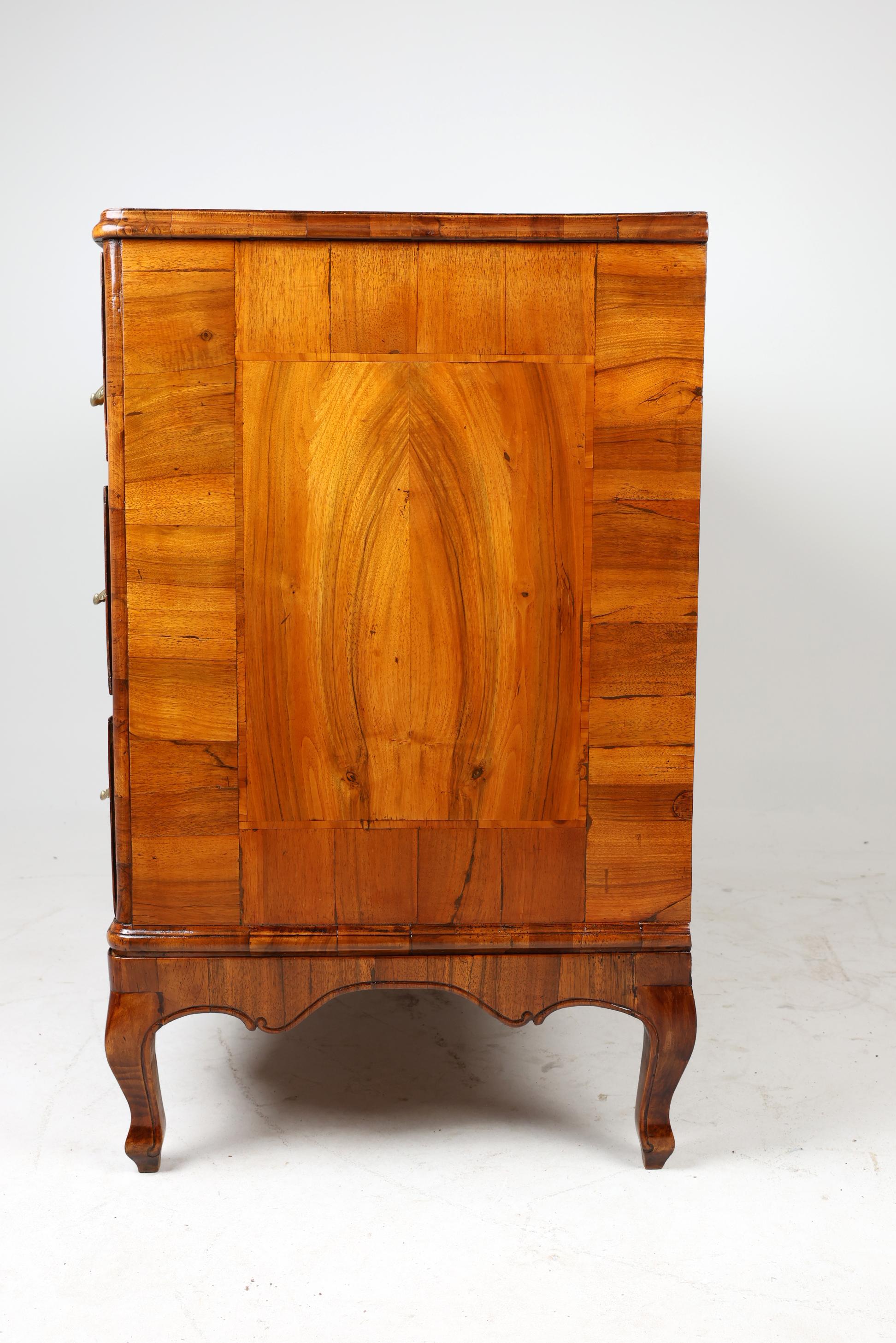 Late 18th Century Baroque Commode with Burl Walnut For Sale 2