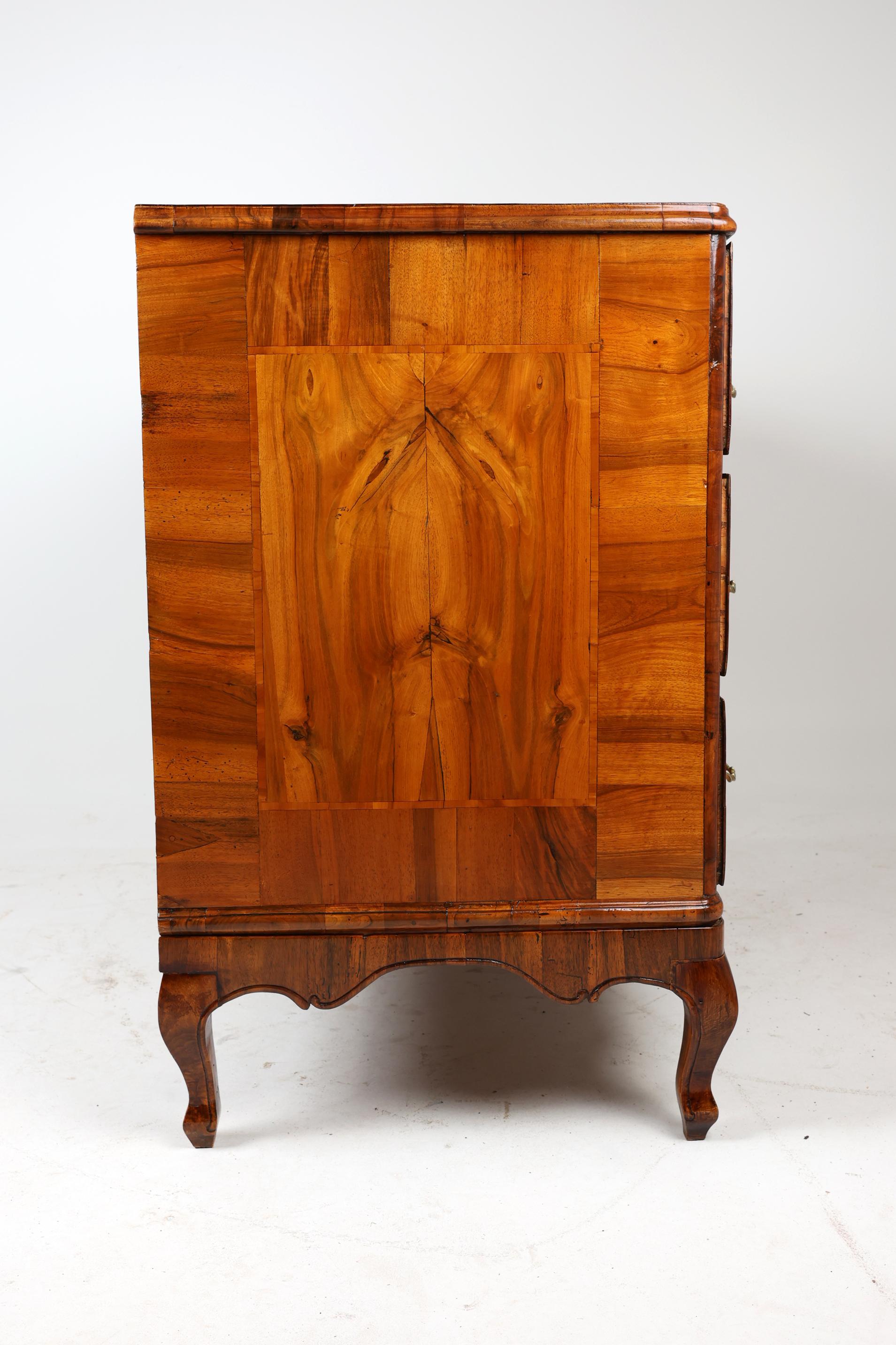 Late 18th Century Baroque Commode with Burl Walnut For Sale 3