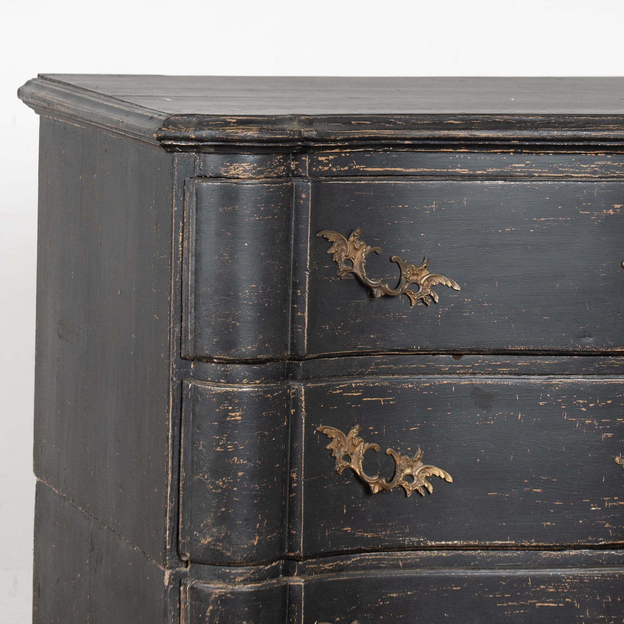 Late 18th Century Black Chest of Three Drawers For Sale 4