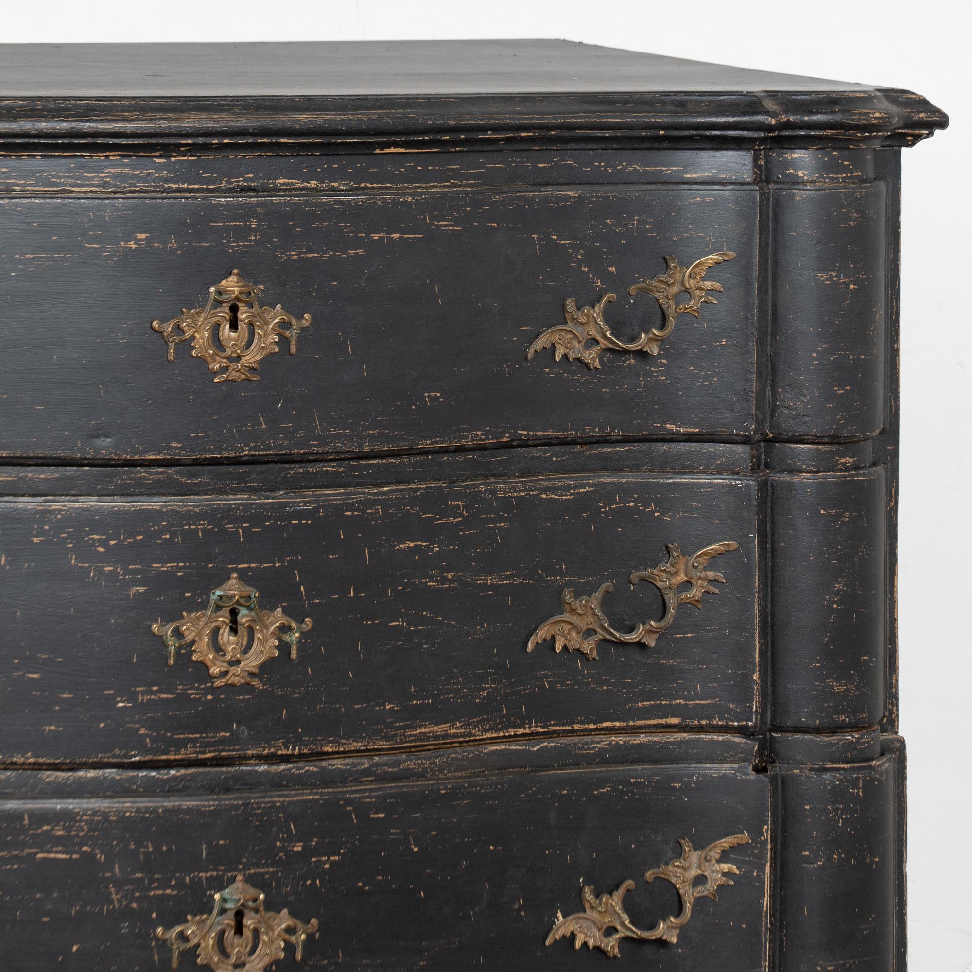 Late 18th Century Black Chest of Three Drawers For Sale 5