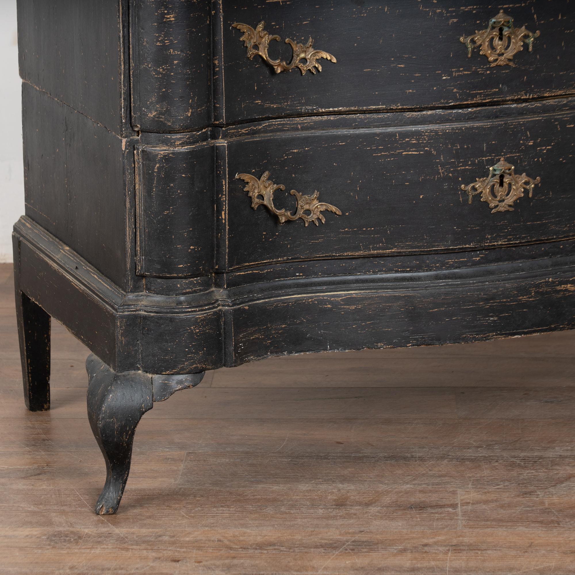 Late 18th Century Black Chest of Three Drawers For Sale 6