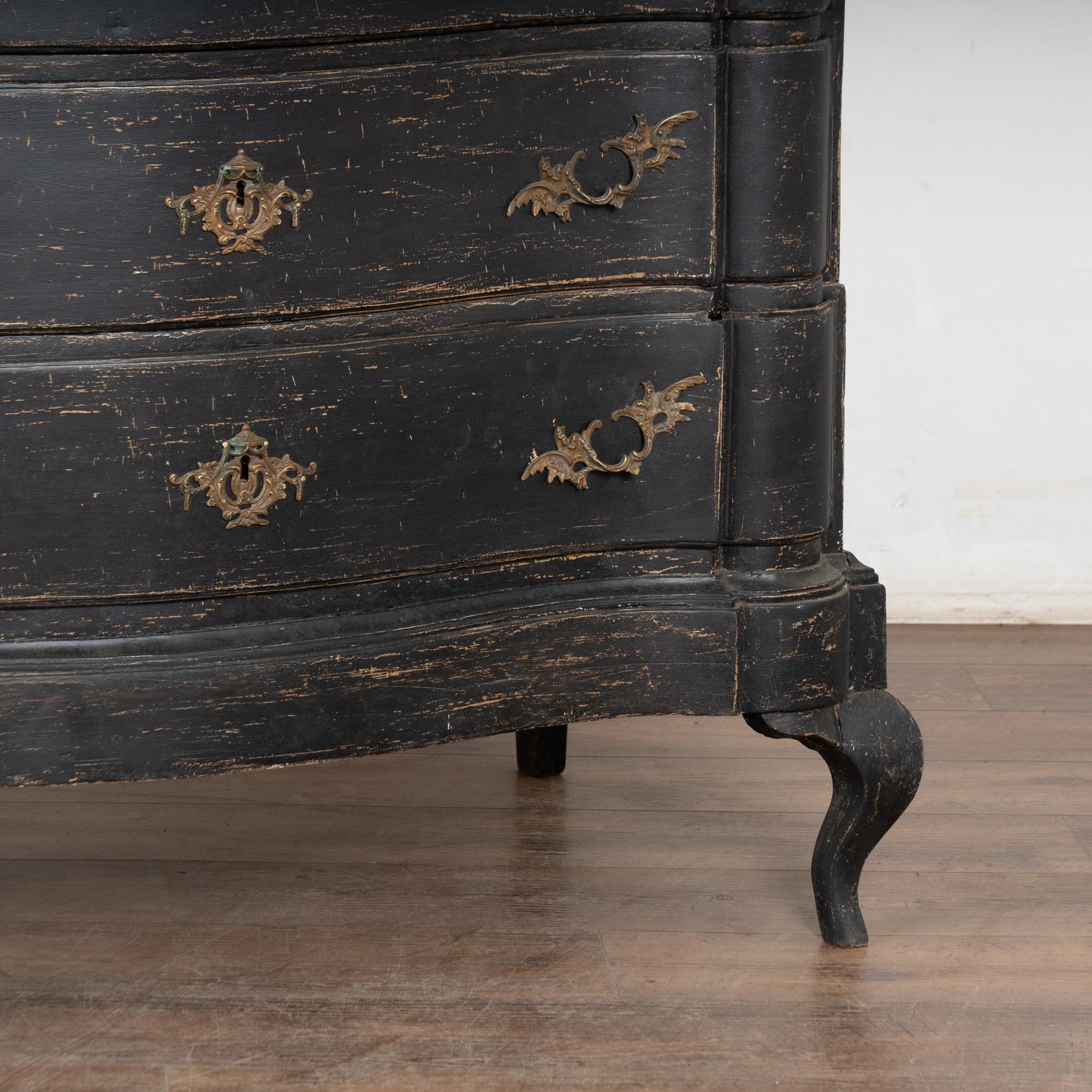 Late 18th Century Black Chest of Three Drawers For Sale 7