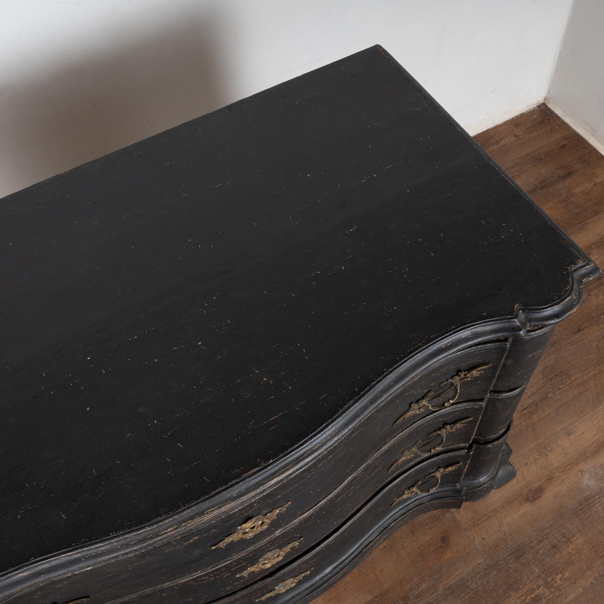 Late 18th Century Black Chest of Three Drawers For Sale 1