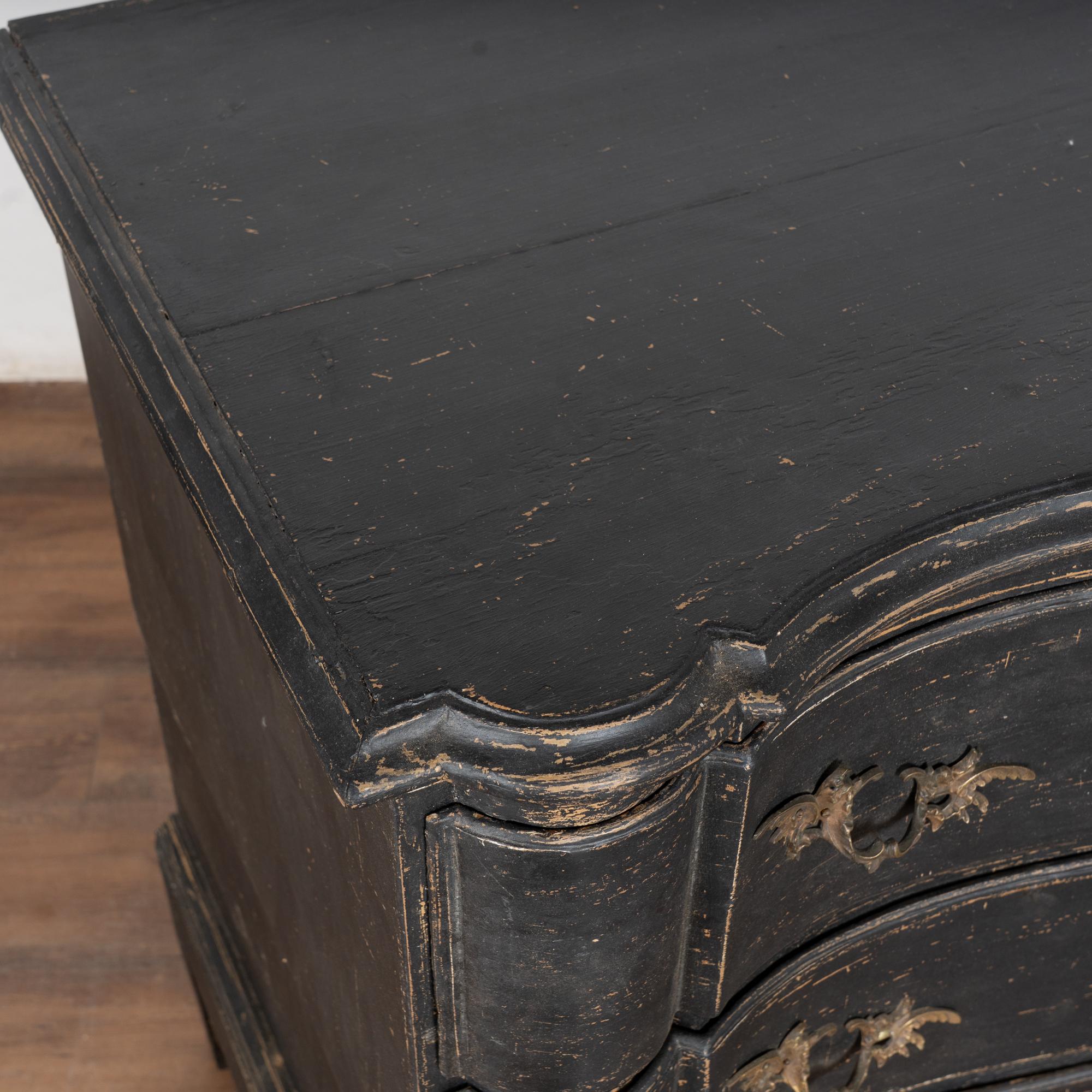 Late 18th Century Black Chest of Three Drawers For Sale 2