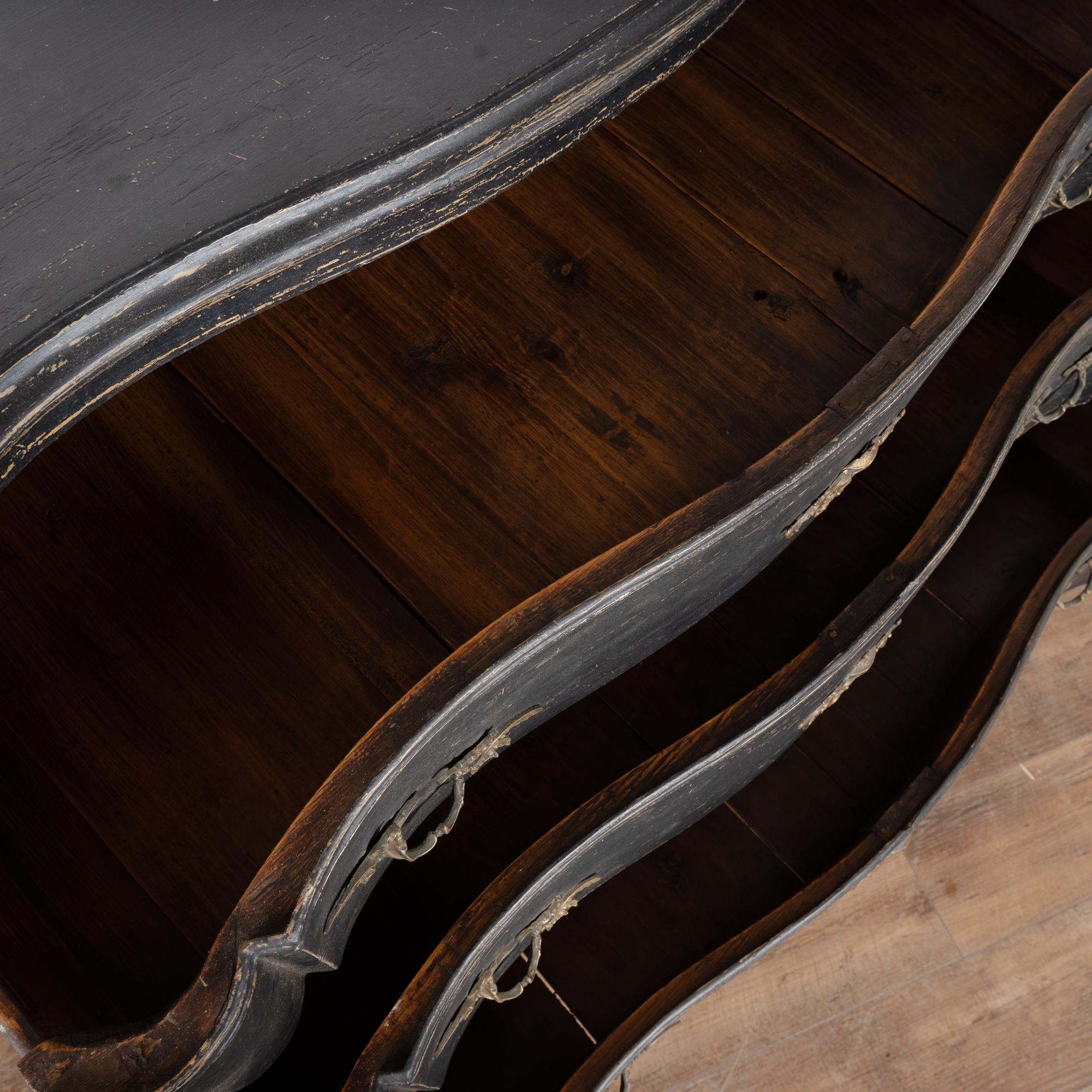 Late 18th Century Black Chest of Three Drawers For Sale 3
