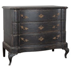 Commodes and Chests of Drawers