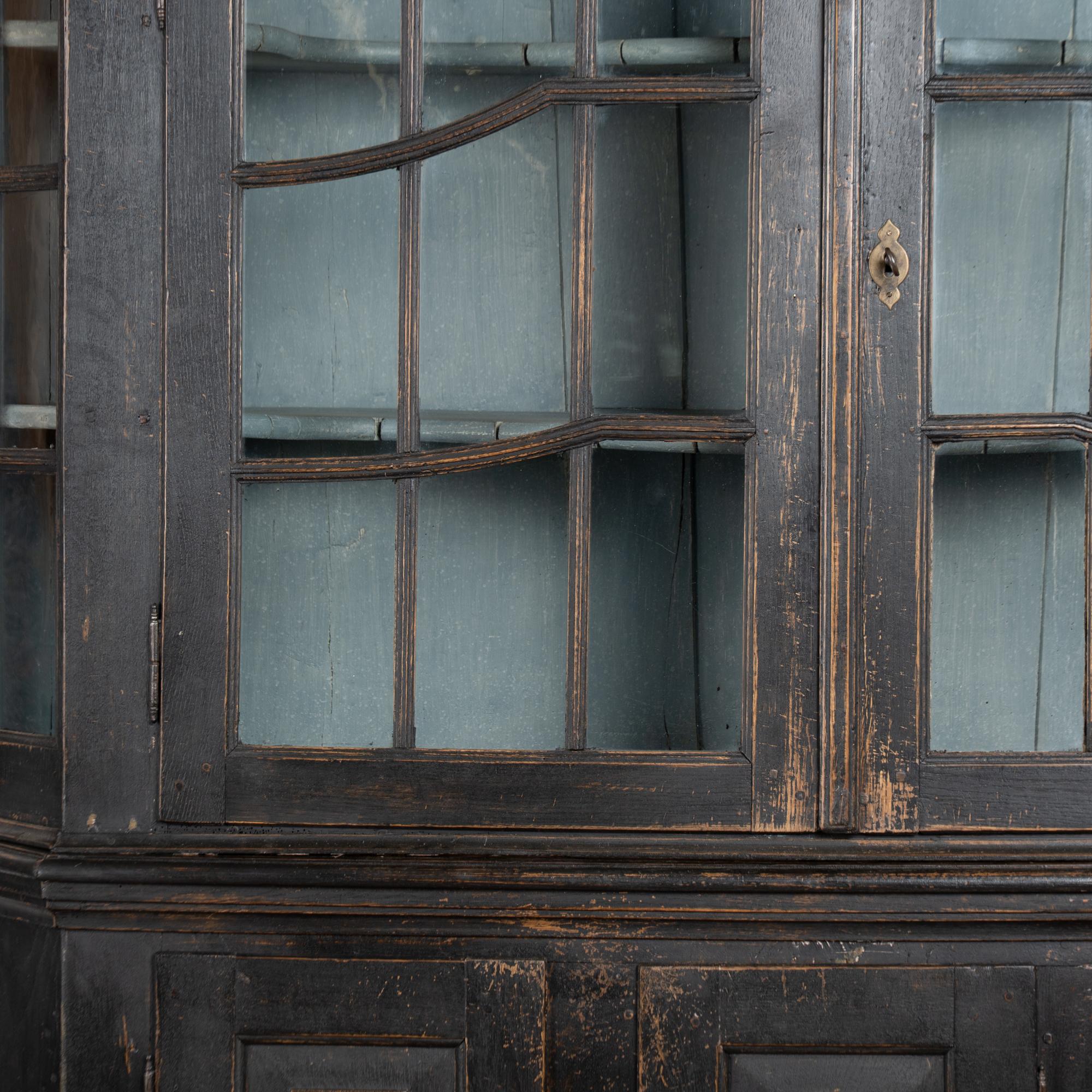 Armadietto a vetrina in Oak Oak della fine del XVIII secolo proveniente dalla Danimarca in vendita 2