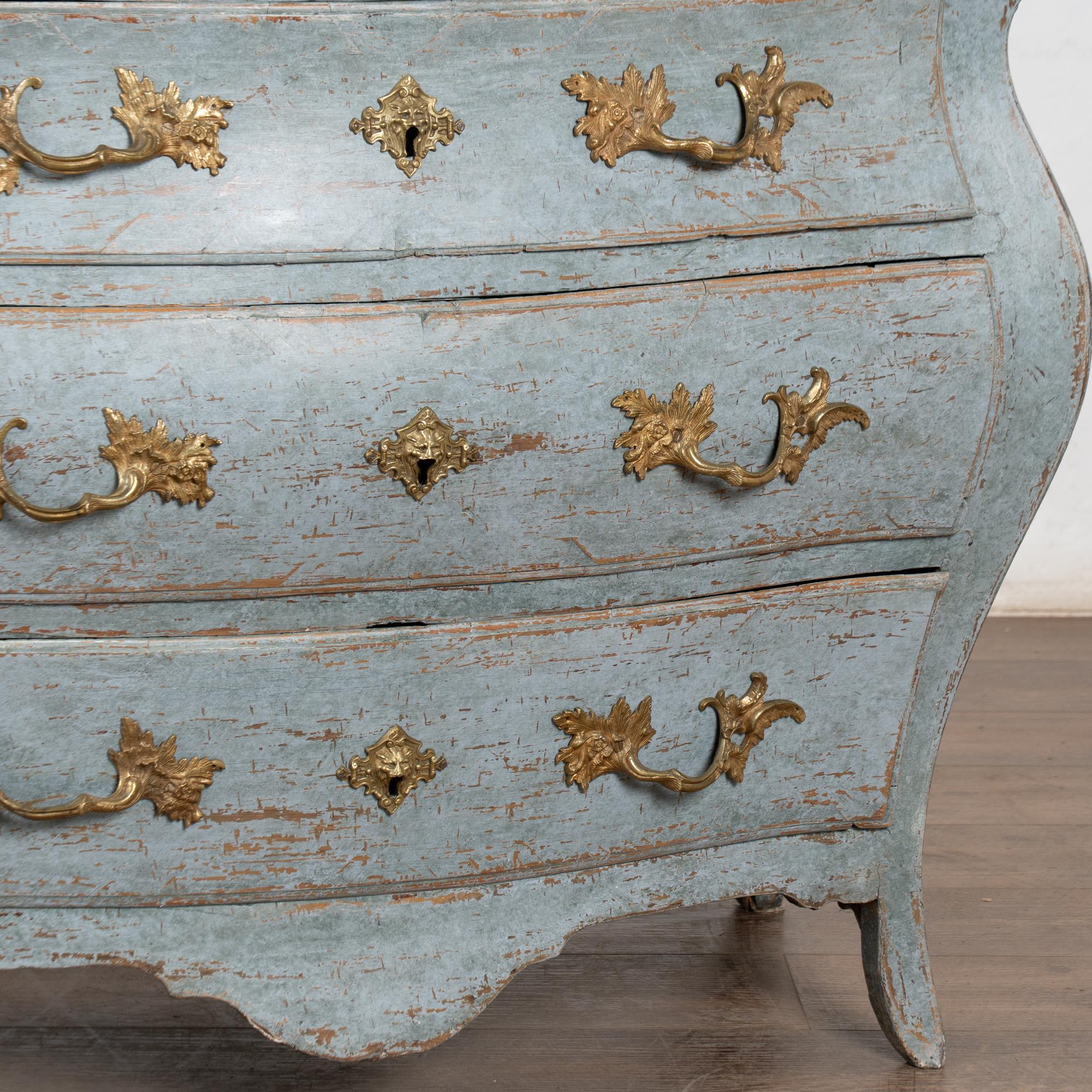 Late 18th Century Blue Swedish Bombay Chest of Three Drawers in vendita 3