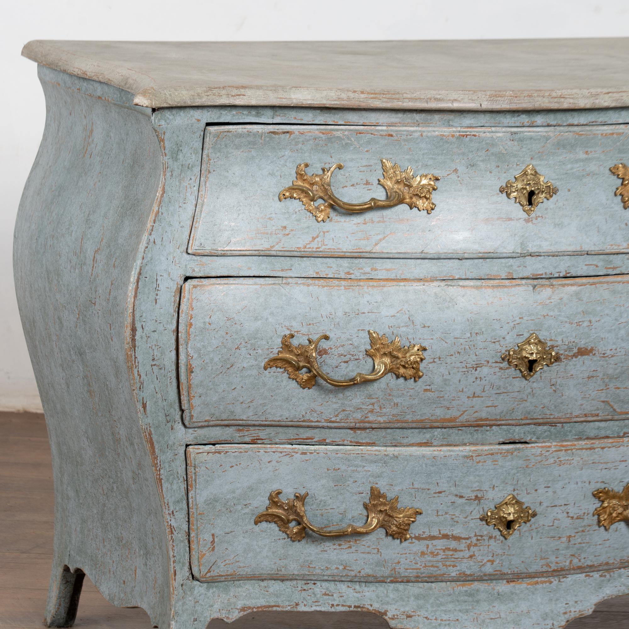 Late 18th Century Blue Swedish Bombay Chest of Three Drawers in vendita 5