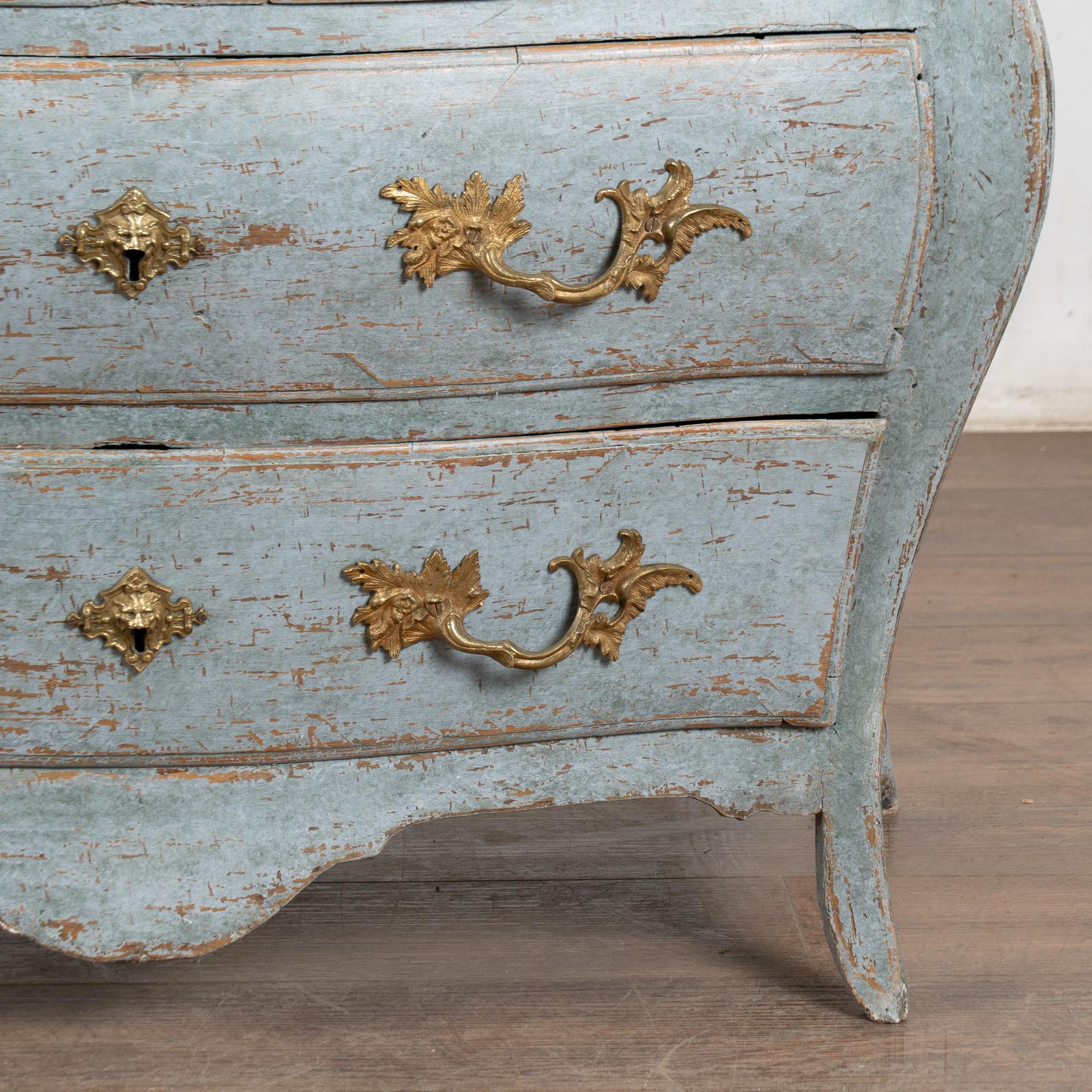 Late 18th Century Blue Swedish Bombay Chest of Three Drawers in vendita 7