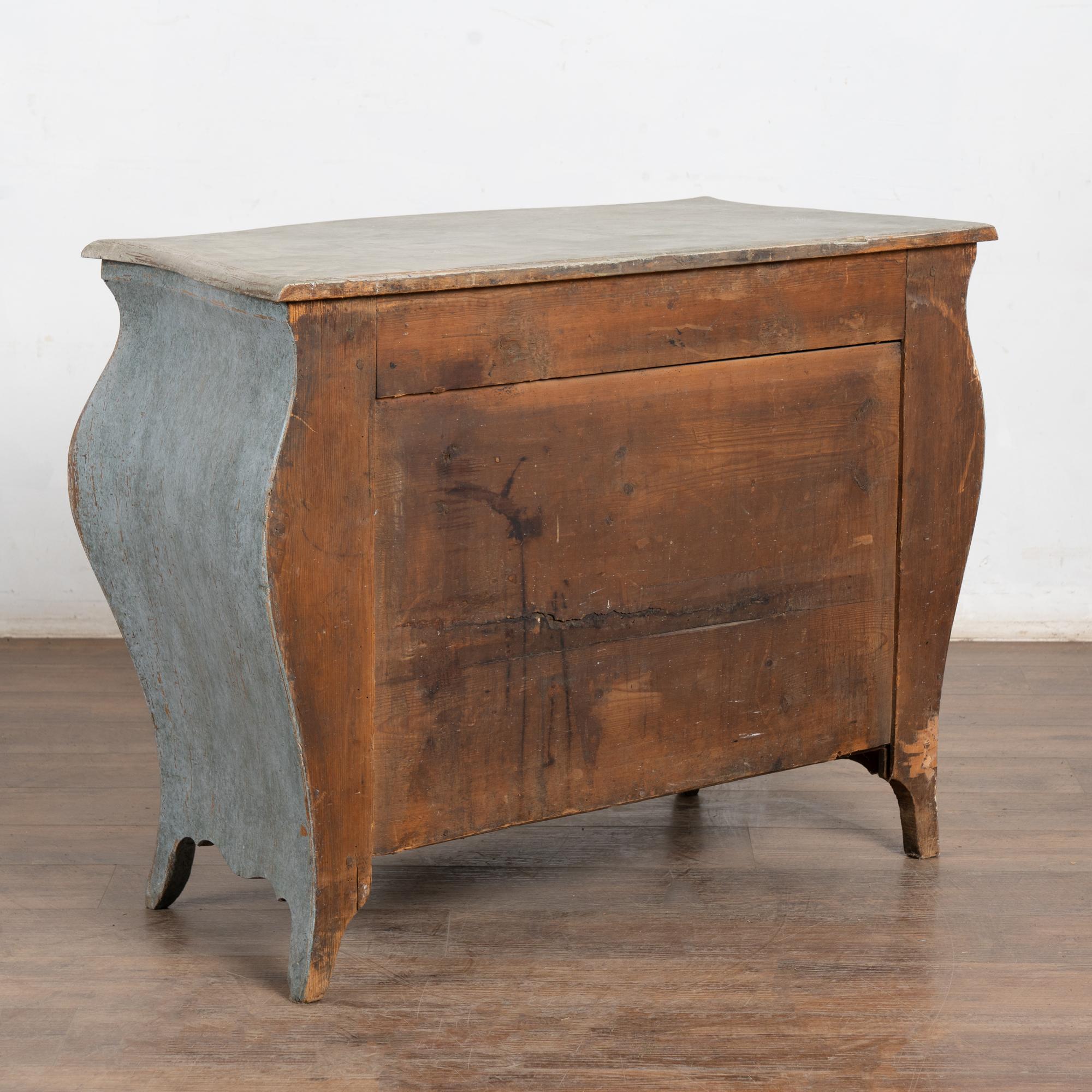 Late 18th Century Blue Swedish Bombay Chest of Three Drawers in vendita 10