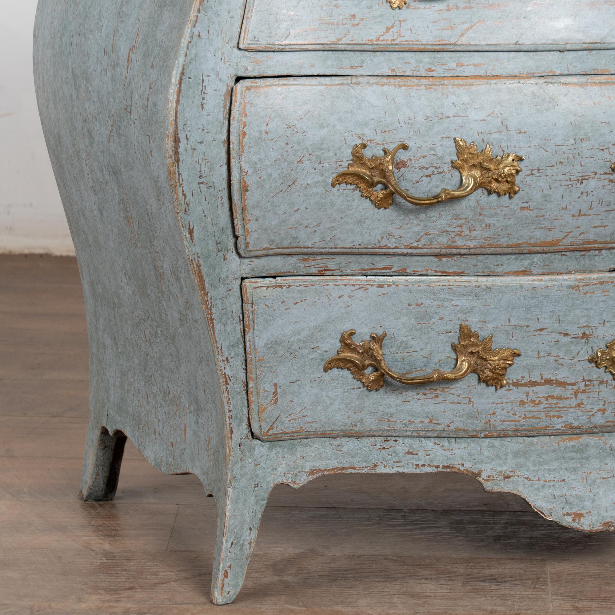Late 18th Century Blue Swedish Bombay Chest of Three Drawers in vendita 1
