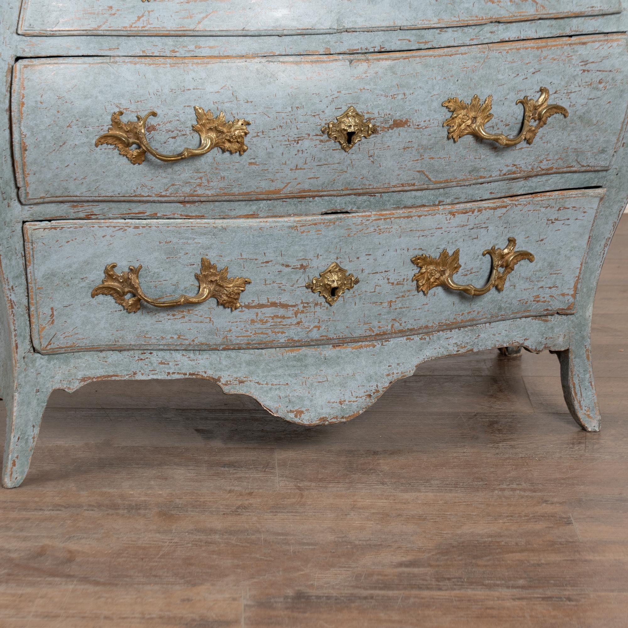 Late 18th Century Blue Swedish Bombay Chest of Three Drawers in vendita 2