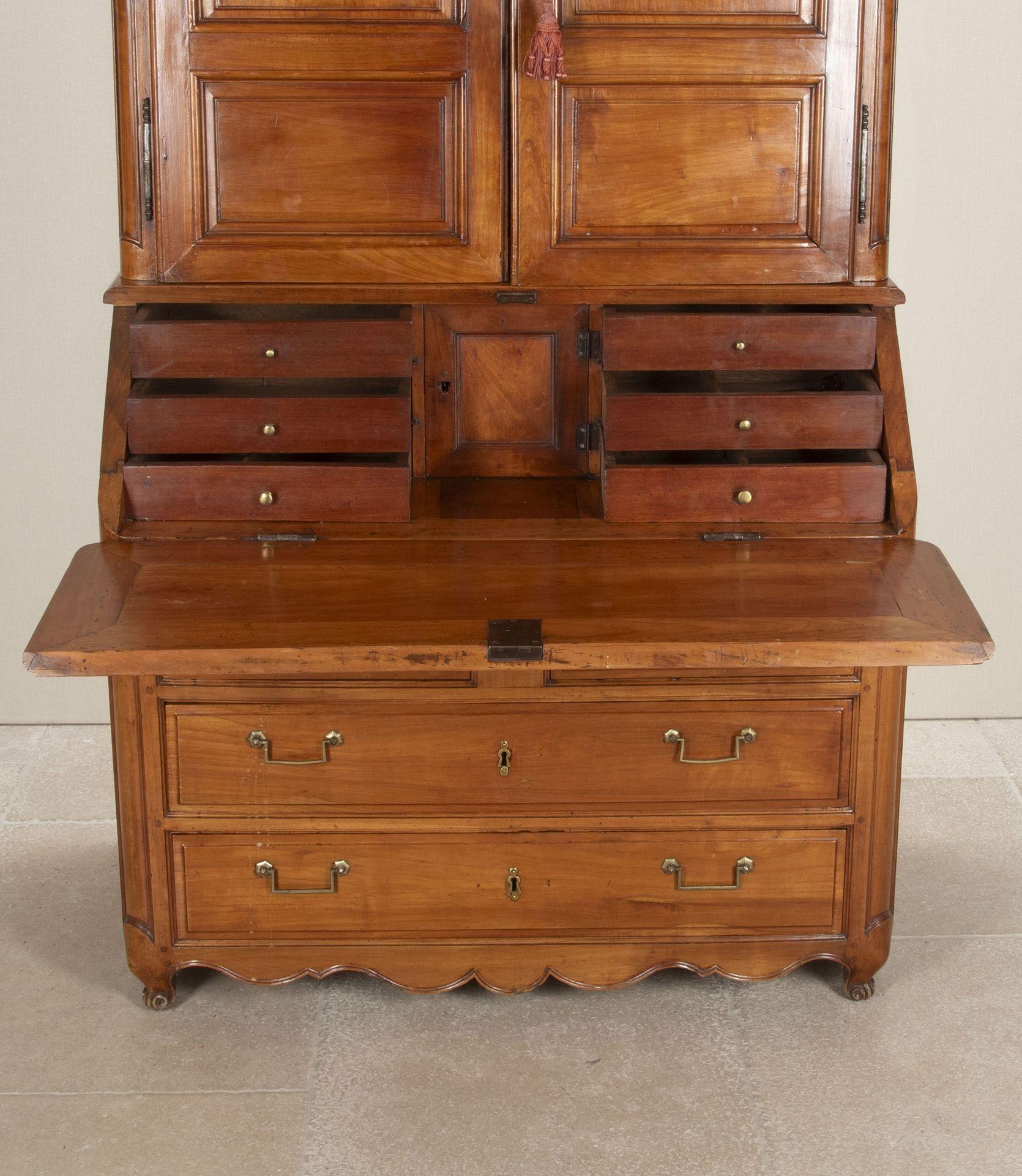 Mobile da ufficio in ciliegio e mogano di Bordeaux della fine del XVIII secolo in vendita 1