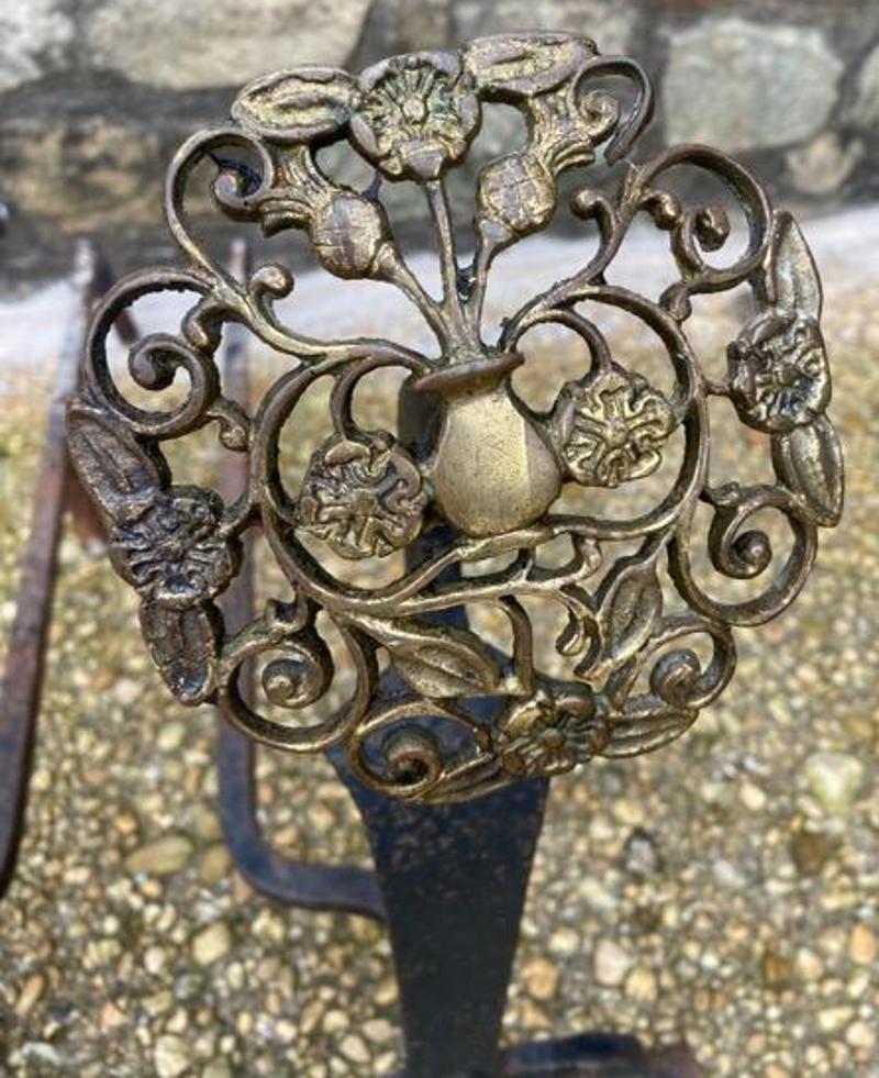Handgeschmiedete Feuerböcke aus Bronze und Schmiedeeisen aus dem späten 18. Jahrhundert im Angebot 1