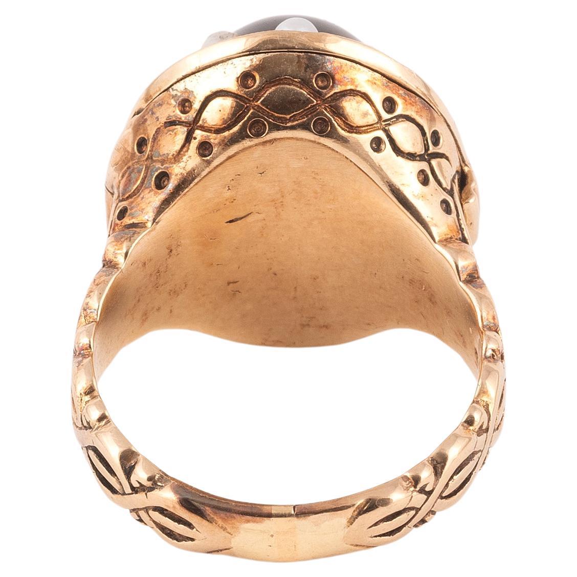 Late 18th Century Cabochon Garnet And Pearl Poison Ring In Excellent Condition In Firenze, IT