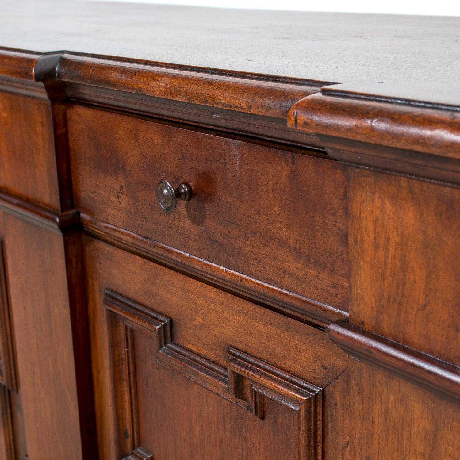 Late 18th Century Carved Italian Baroque Style Walnut Credenza Scantonata en vente 9