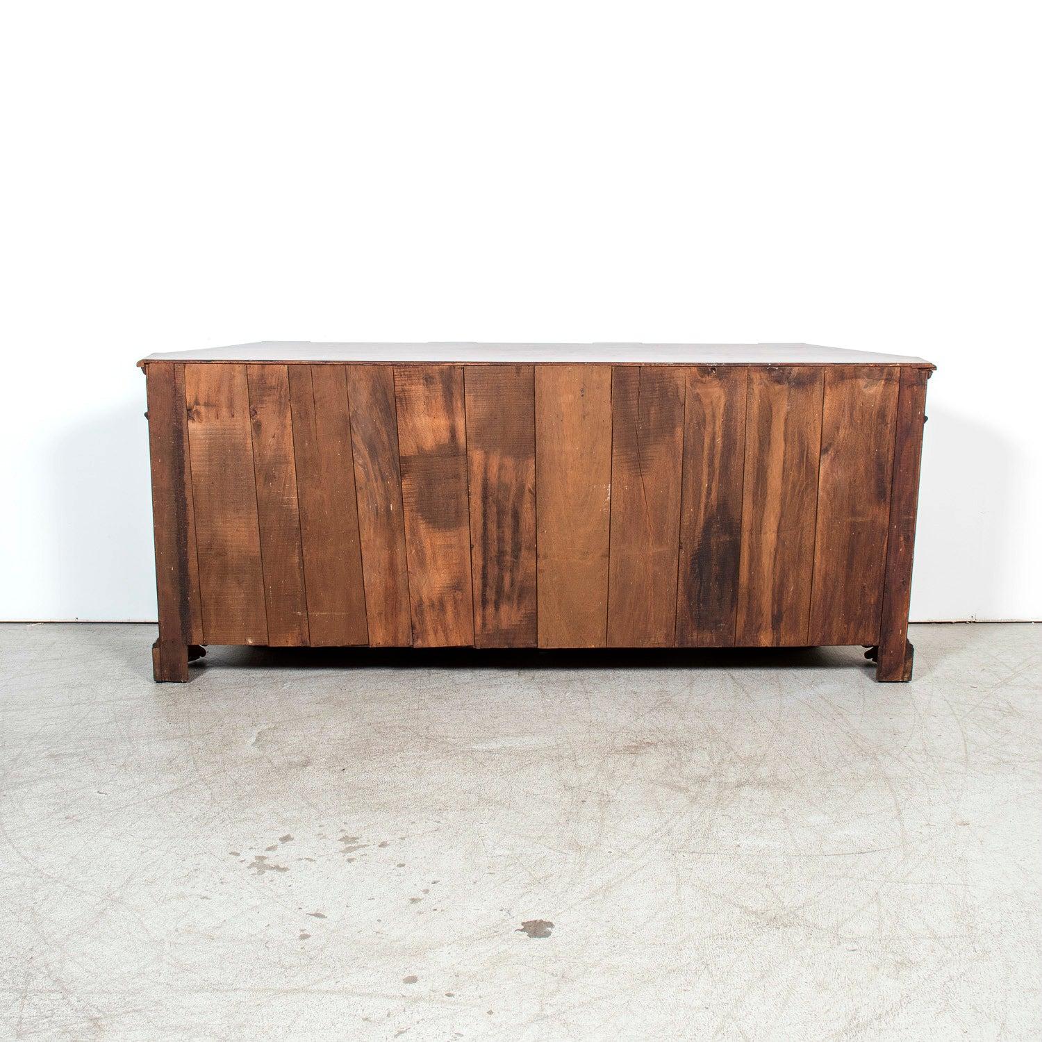 Late 18th Century Carved Italian Baroque Style Walnut Credenza Scantonata en vente 13