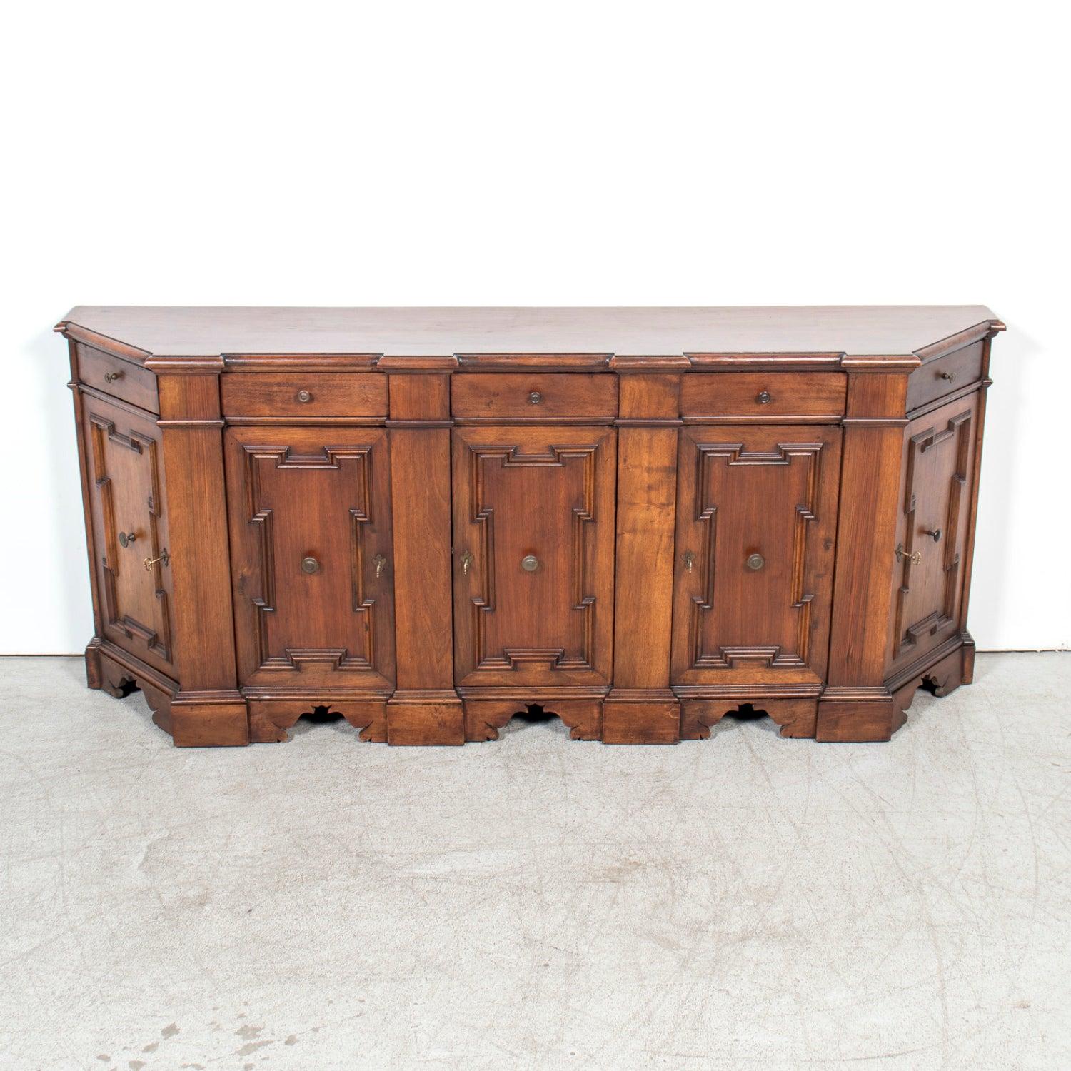 A stunning late 18th century Italian Baroque style credenza scantonata, handcrafted of rich walnut by skilled artisans in Siena, a historic city in the Tuscany region renowned for its fine woodwork and artistic legacy, circa 1790s. Siena has long