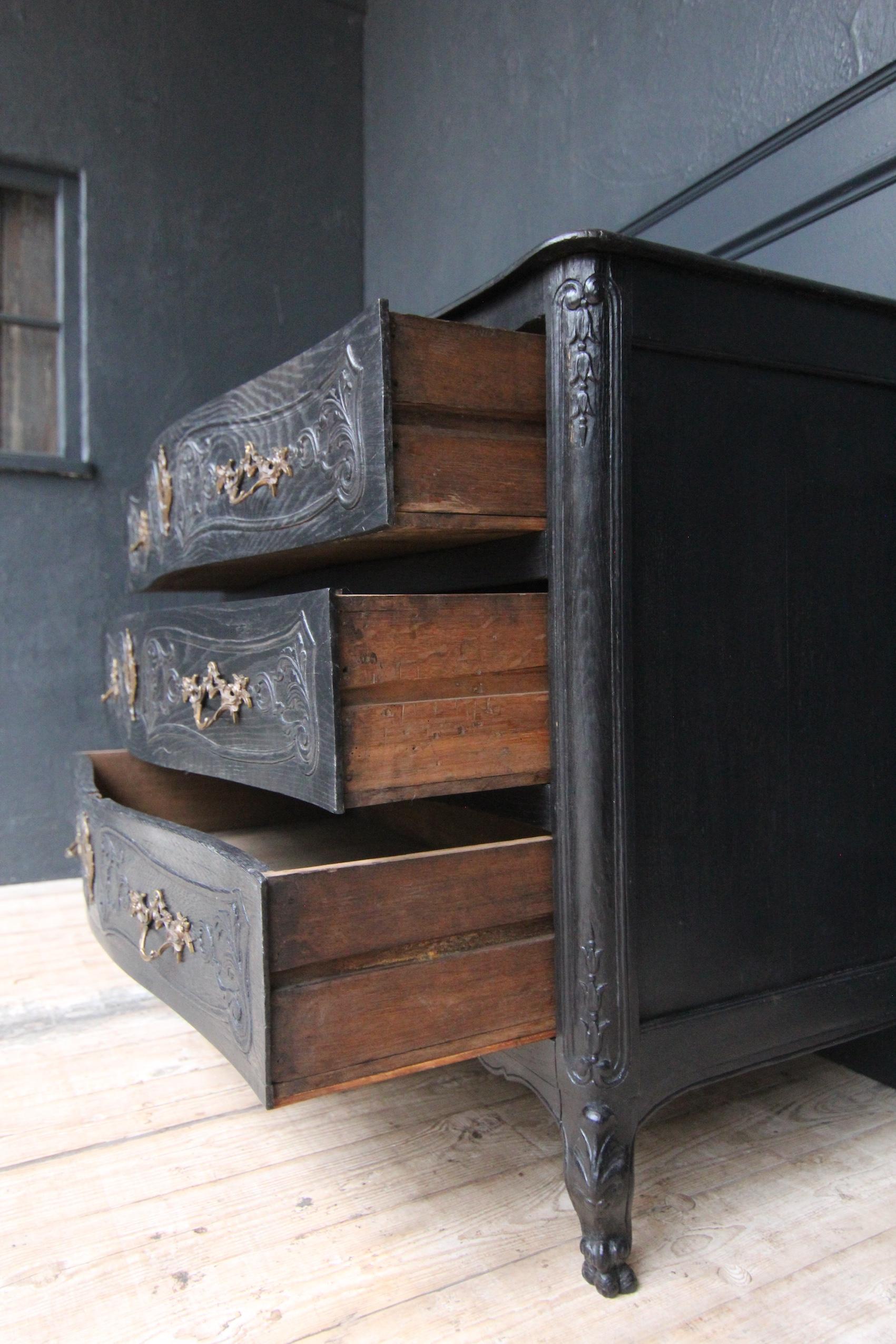 Cassettiera in Oak intagliata della fine del XVIII secolo in vendita 7