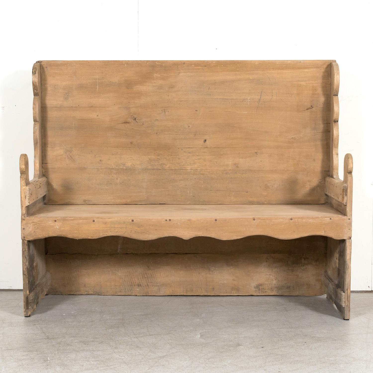 Late 18th Century Carved Primitive Spanish Catalan Settle Bench  In Good Condition For Sale In Birmingham, AL