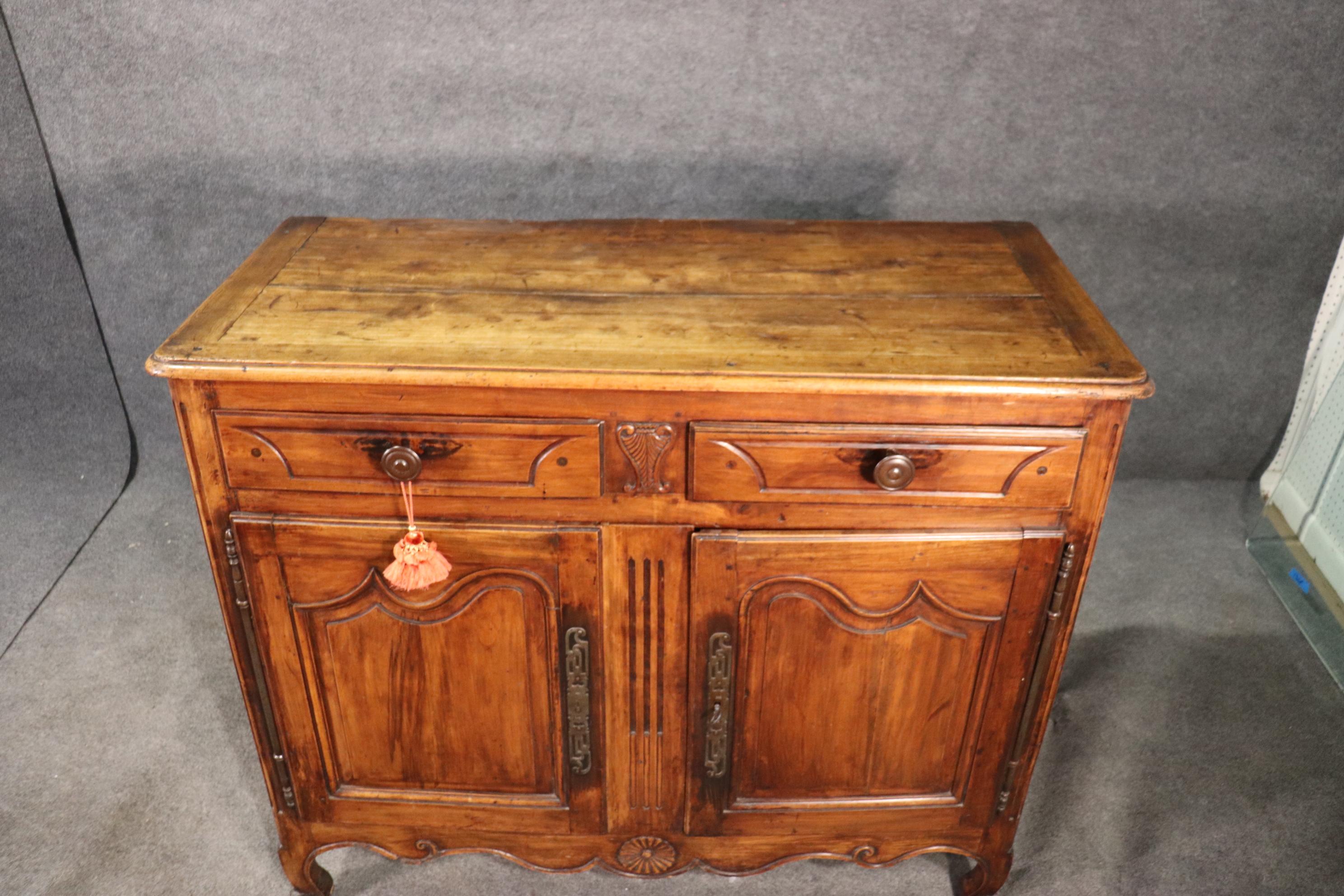 Late 18th Century Carved Walnut French Country Louis XV Server Buffet 10