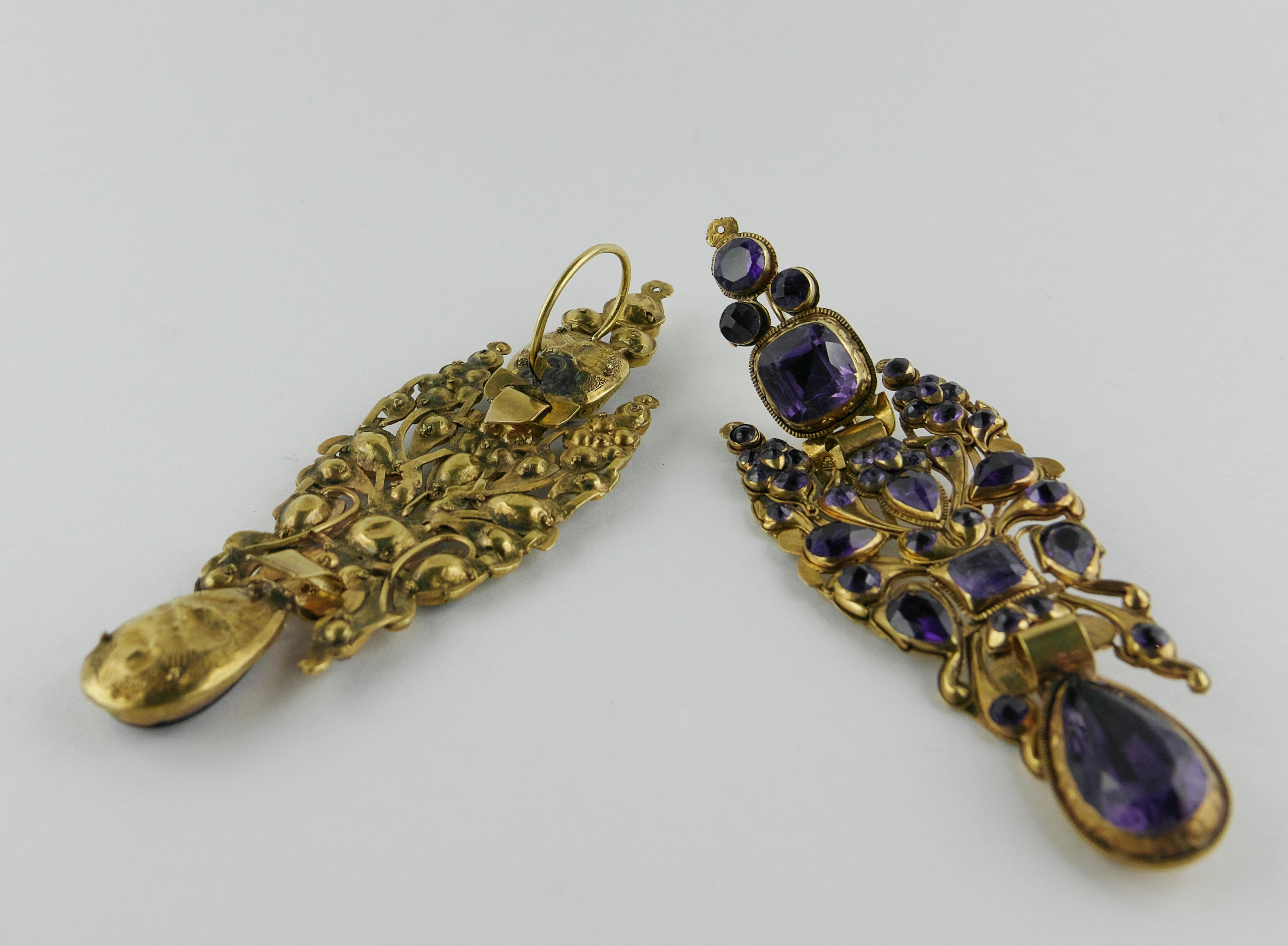 Catalan Gold- und Amethyst-Anhänger-Ohrringe aus dem späten 18. Jahrhundert im Zustand „Gut“ im Angebot in Torino, IT