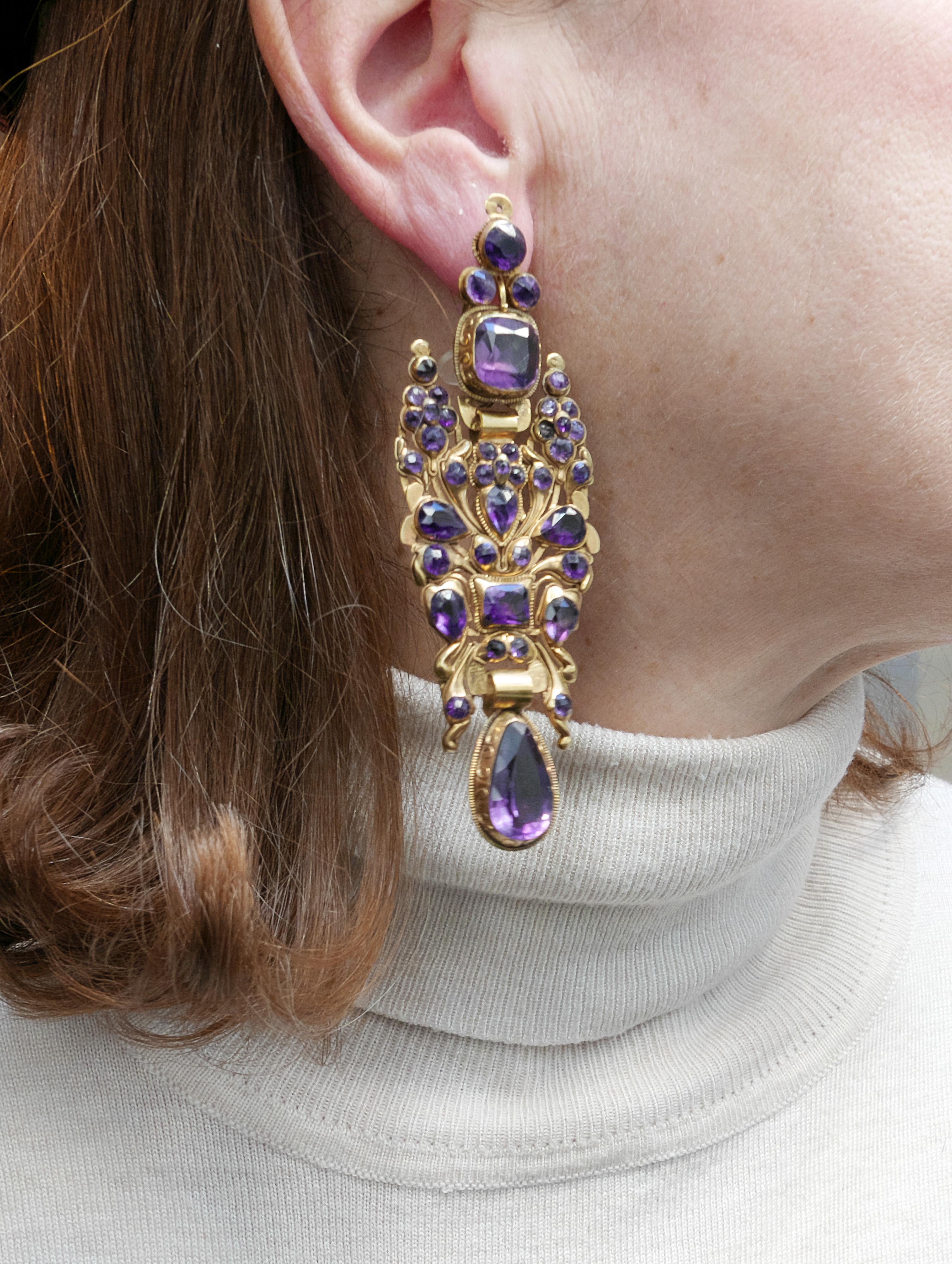 Late 18th Century Catalan Gold and Amethyst Pendant Earrings For Sale 1