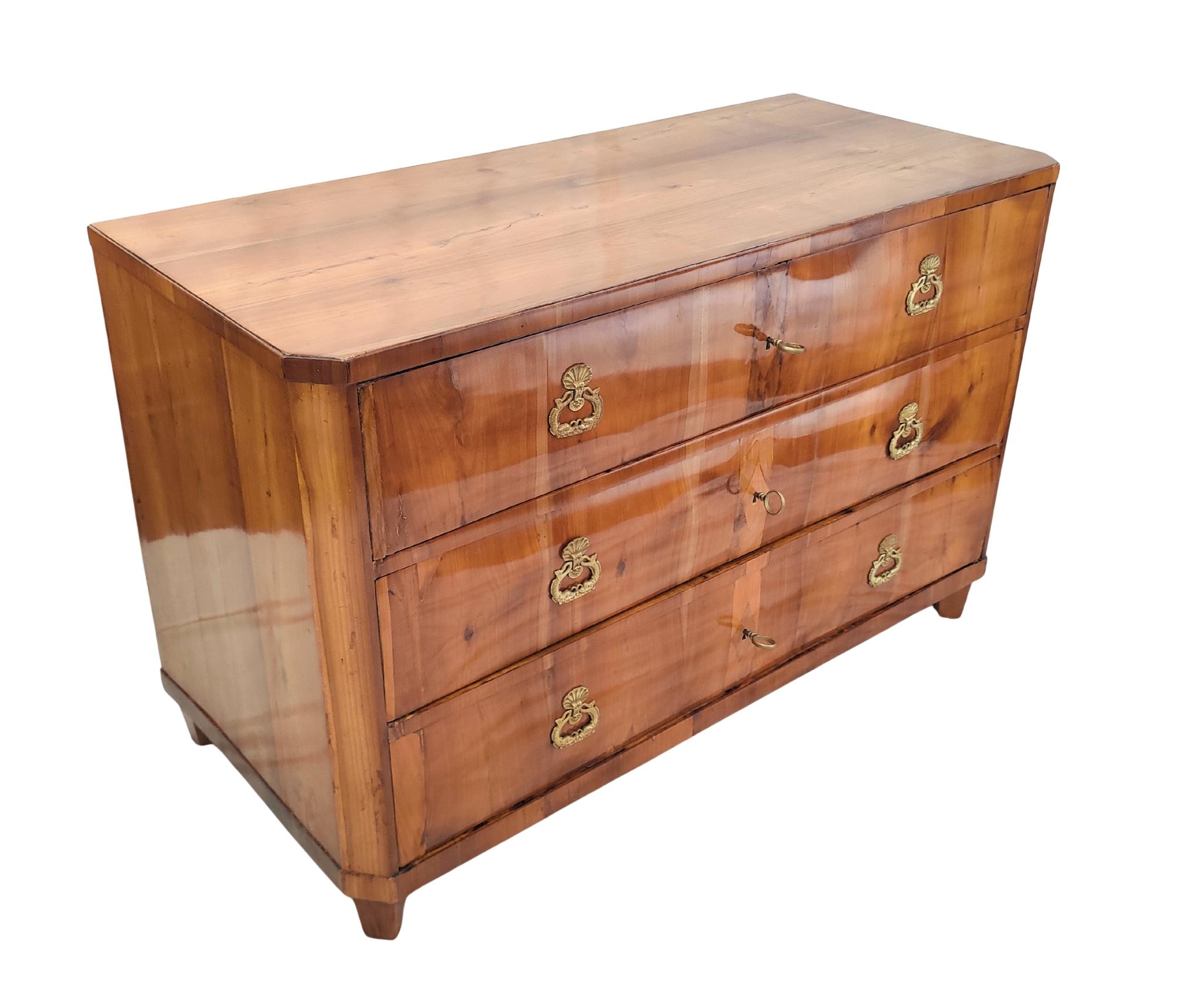 Late 18th Century Cherrywood Commode with Brass Mounts, circa 1790 For Sale 4