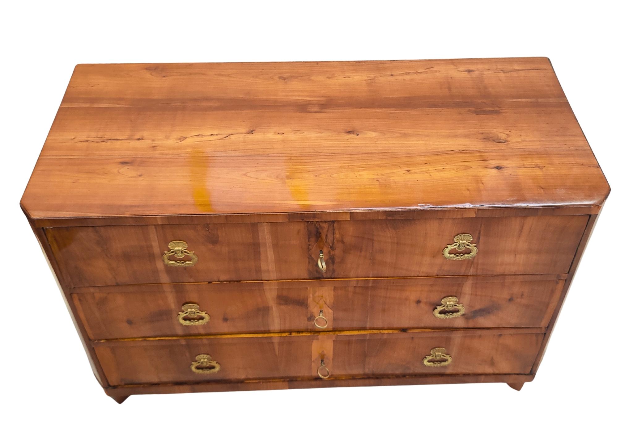 Late 18th Century Cherrywood Commode with Brass Mounts, circa 1790 For Sale 5