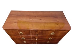 Commode in ciliegio della fine del XVIII secolo con supporti in ottone, circa 1790