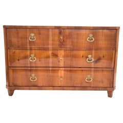 Commodes and Chests of Drawers