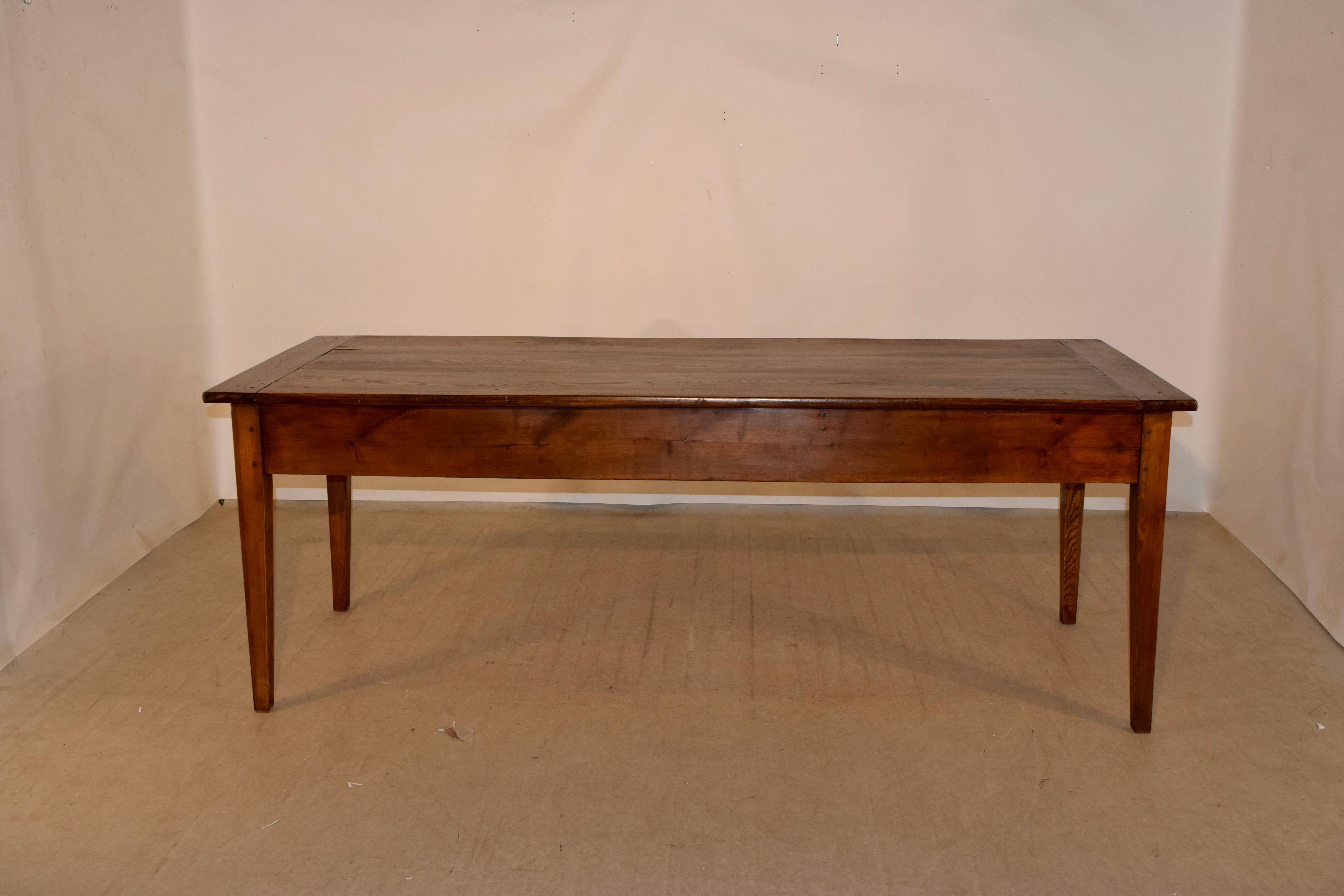 Late 18th Century Chestnut Farm Table In Good Condition In High Point, NC