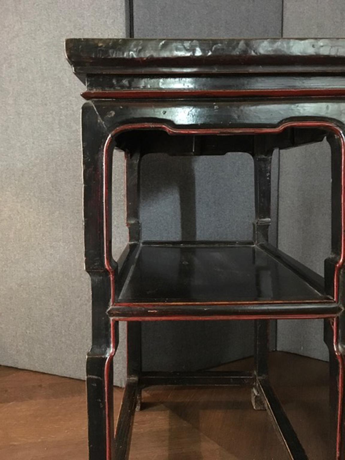 Late 18th Century Chinese Export Black Lacquered Wooden Side Table 6