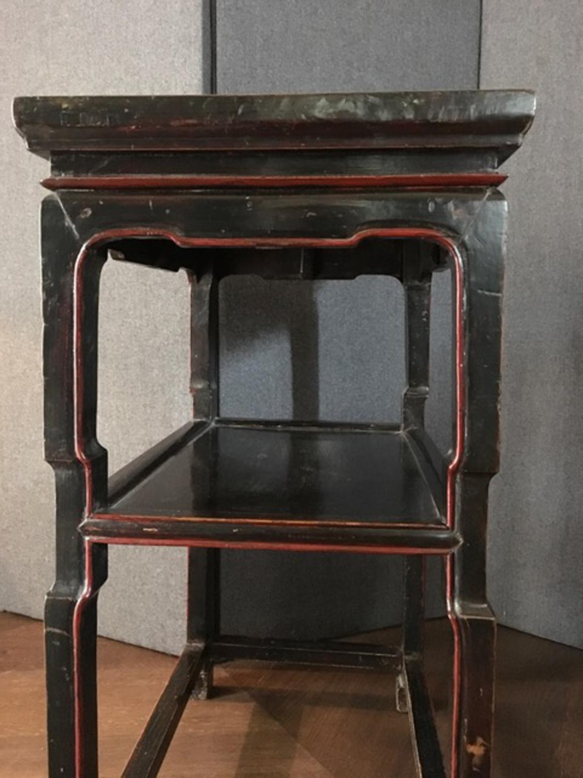 Hand-Carved Late 18th Century Chinese Export Black Lacquered Wooden Side Table