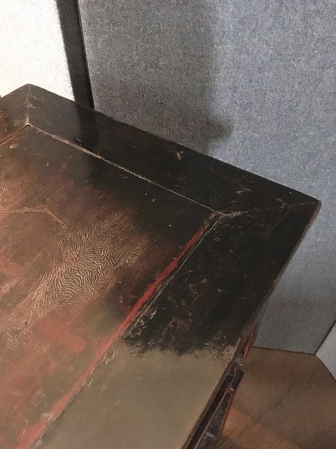 Late 18th Century Chinese Export Black Lacquered Wooden Side Table 5