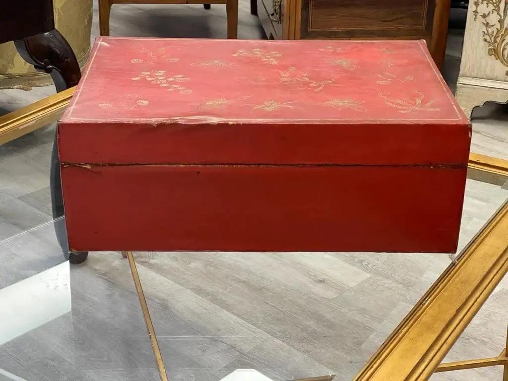 Late 18th Century Chinese Export leather covered wood trunk In Good Condition For Sale In Charlottesville, VA
