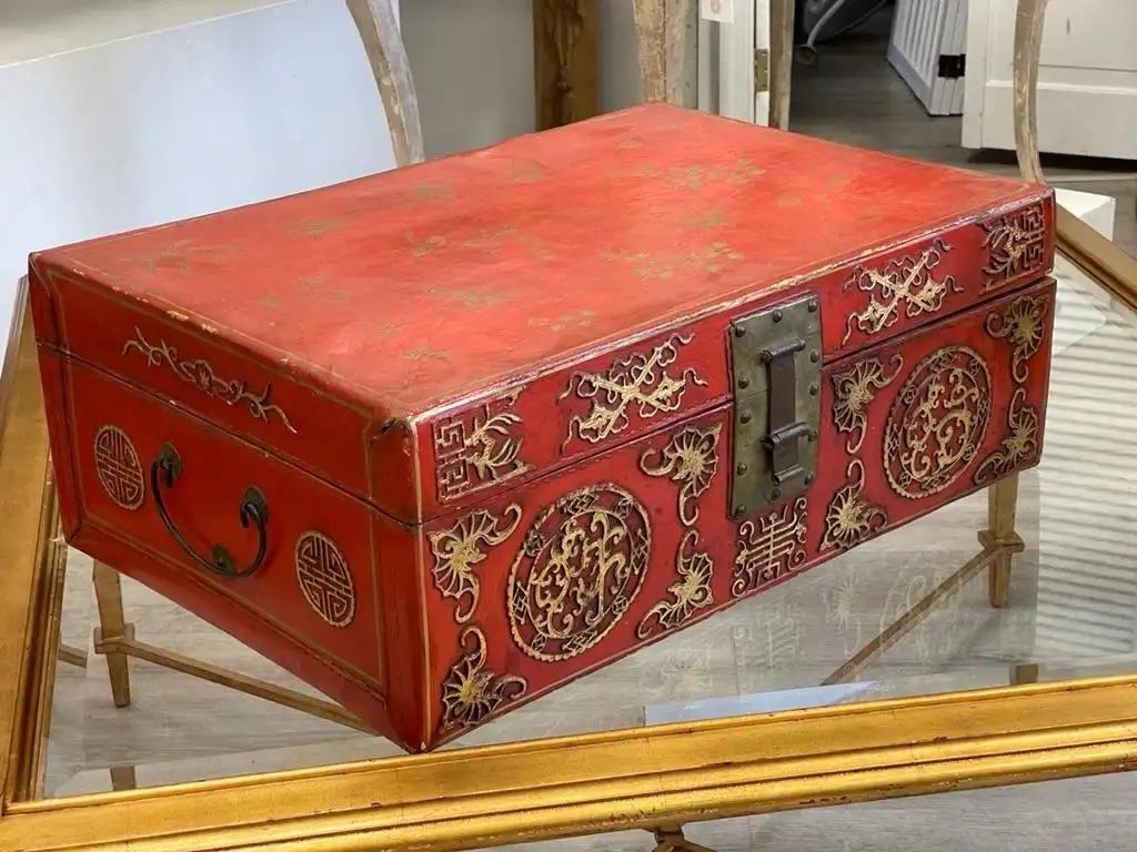 18th Century and Earlier Late 18th Century Chinese Export leather covered wood trunk For Sale