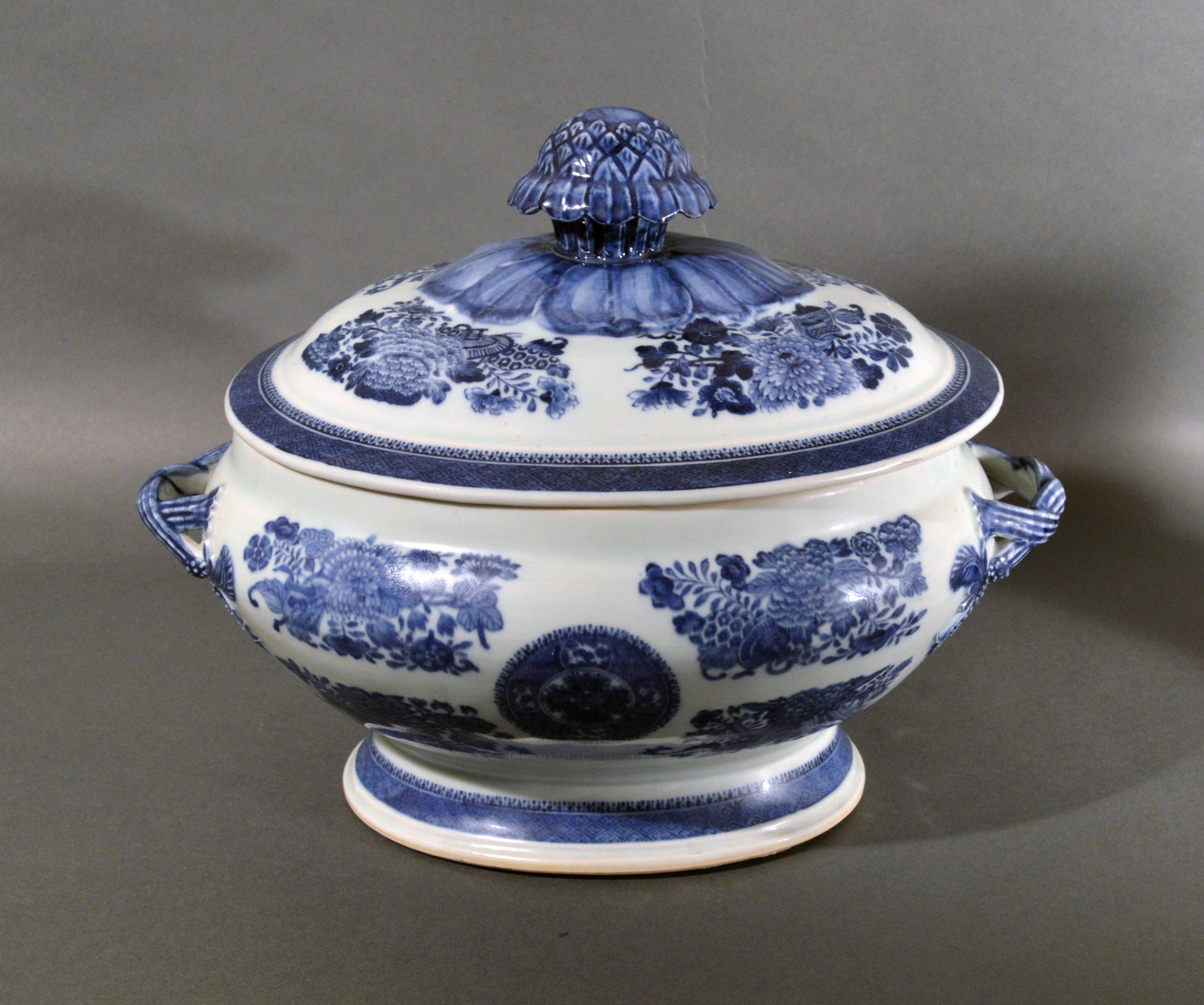 Late 18th Century Chinese Export Porcelain Blue Fitzhugh Soup Tureen and Stand 1