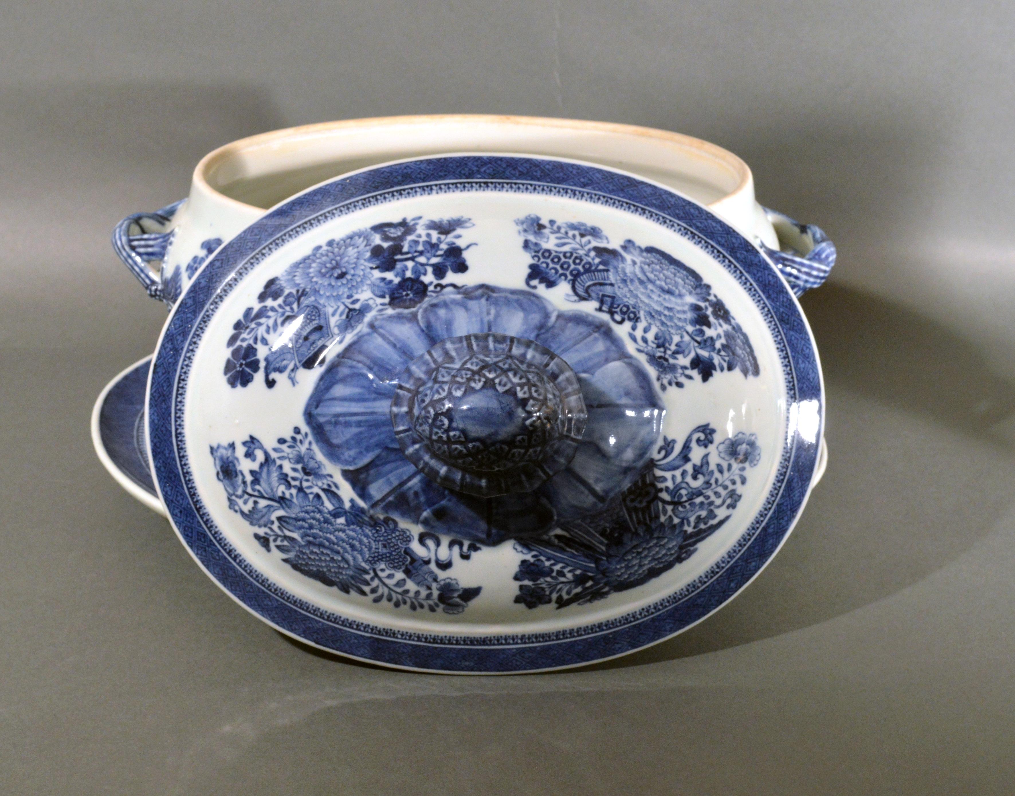Late 18th Century Chinese Export Porcelain Blue Fitzhugh Soup Tureen and Stand 2